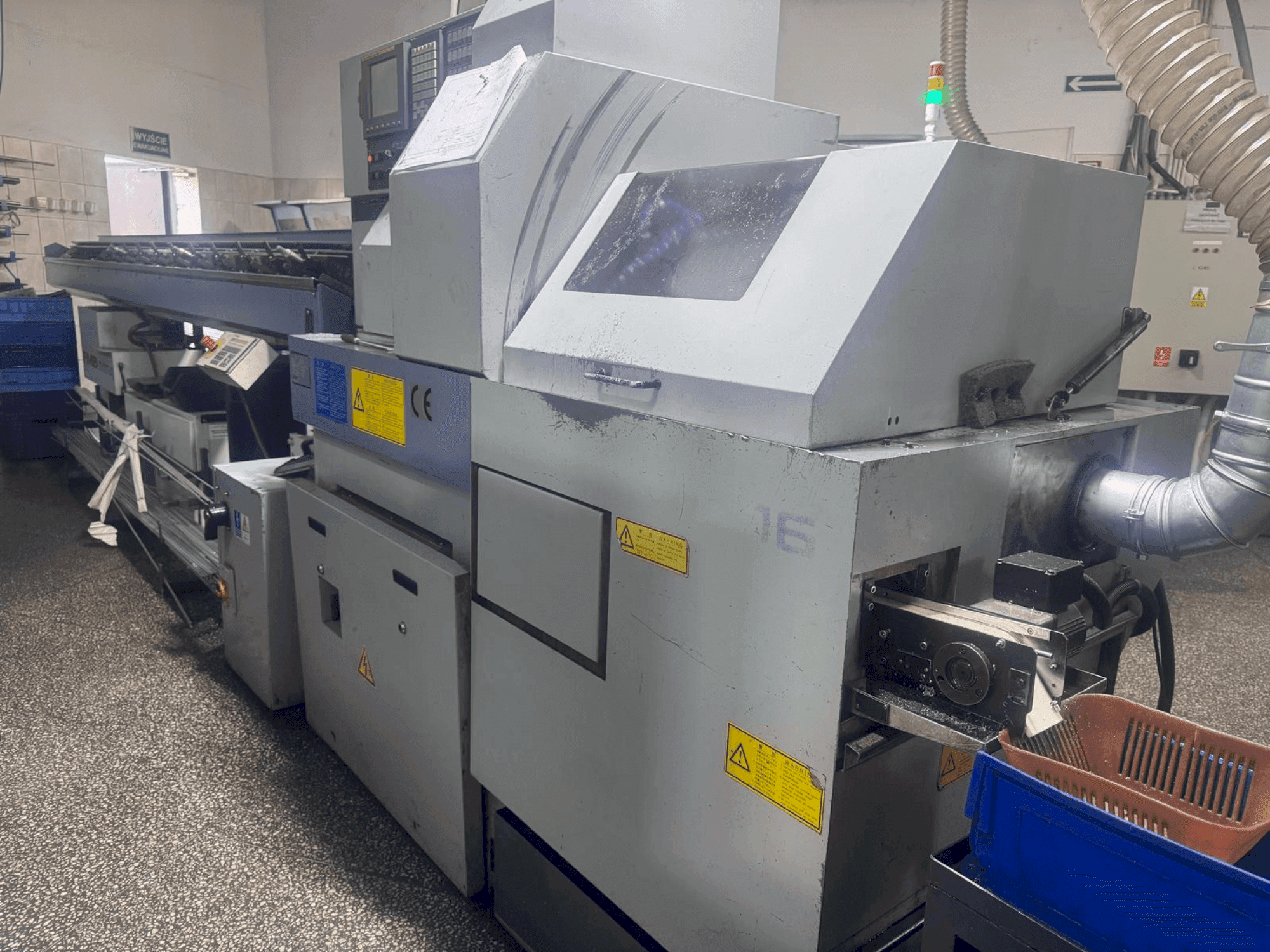 Čelní pohled na STAR MICRONICS SB-16 stroj