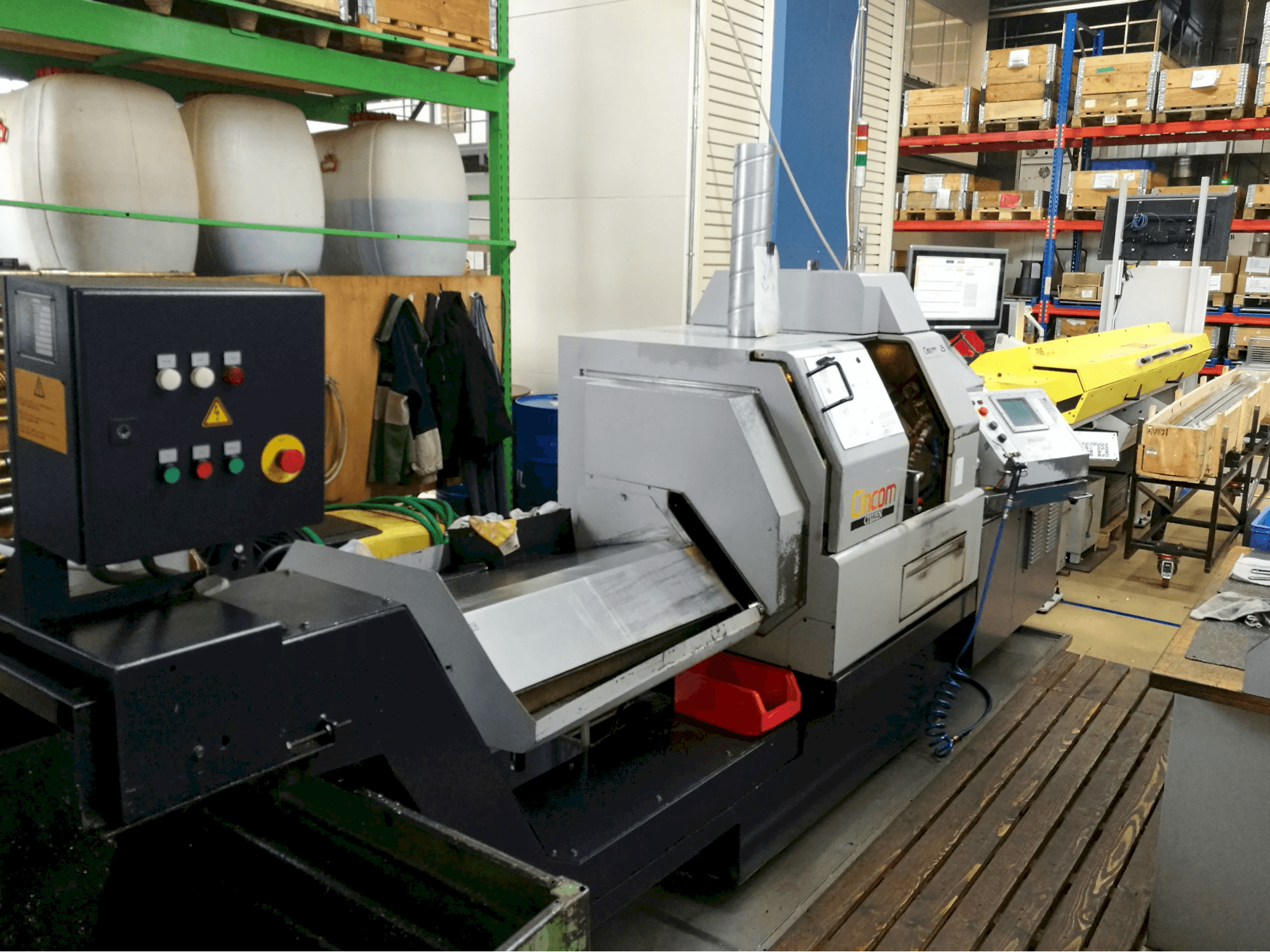 Levý pohled na CITIZEN Cincom L25 stroj