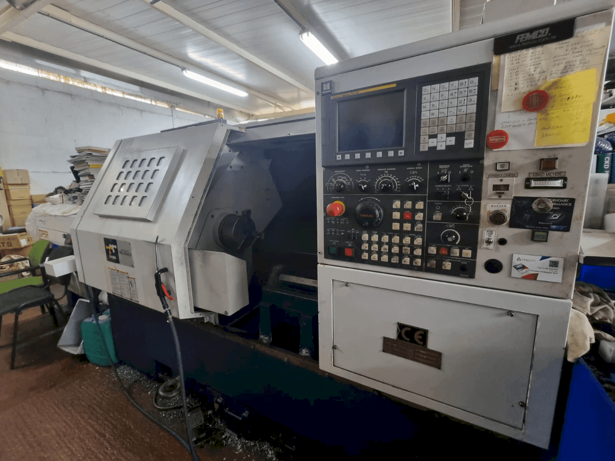 Čelní pohled na Tongtai TNL-100 AL stroj