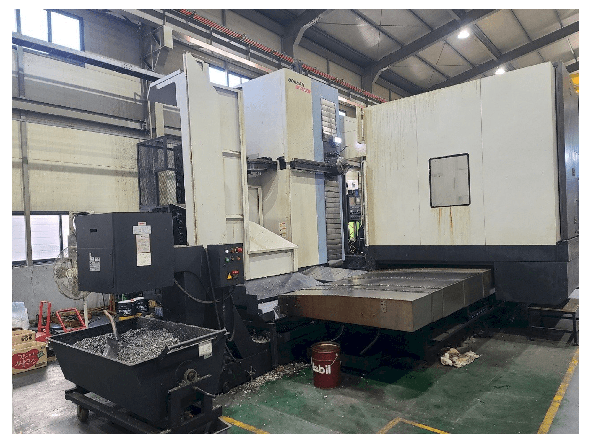 Čelní pohled na Doosan DBC250II stroj