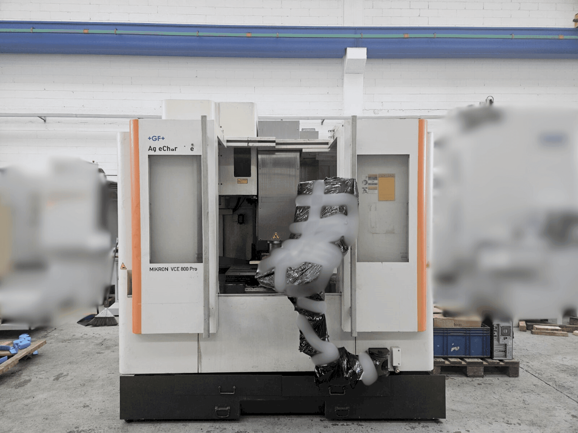 Čelní pohled na +GF+ AGIE CHARMILLES VCE 800 PRO stroj