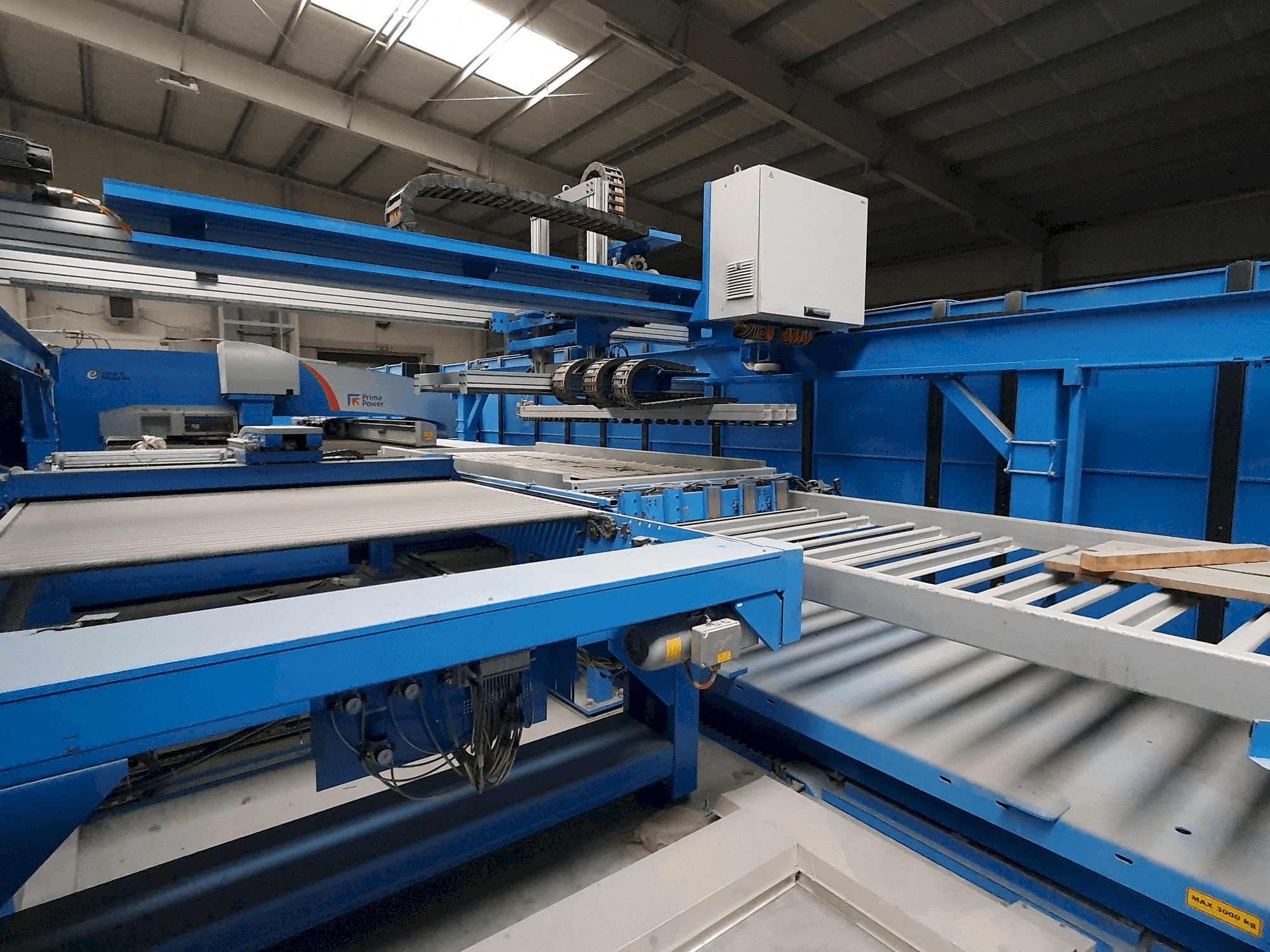 Čelní pohled na Prima Power LPe6f stroj