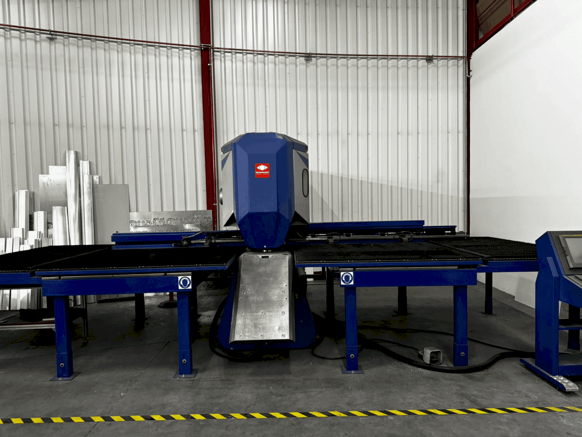 Čelní pohled na TECHNOLOGY Tecnotransfer 1500x3000 stroj