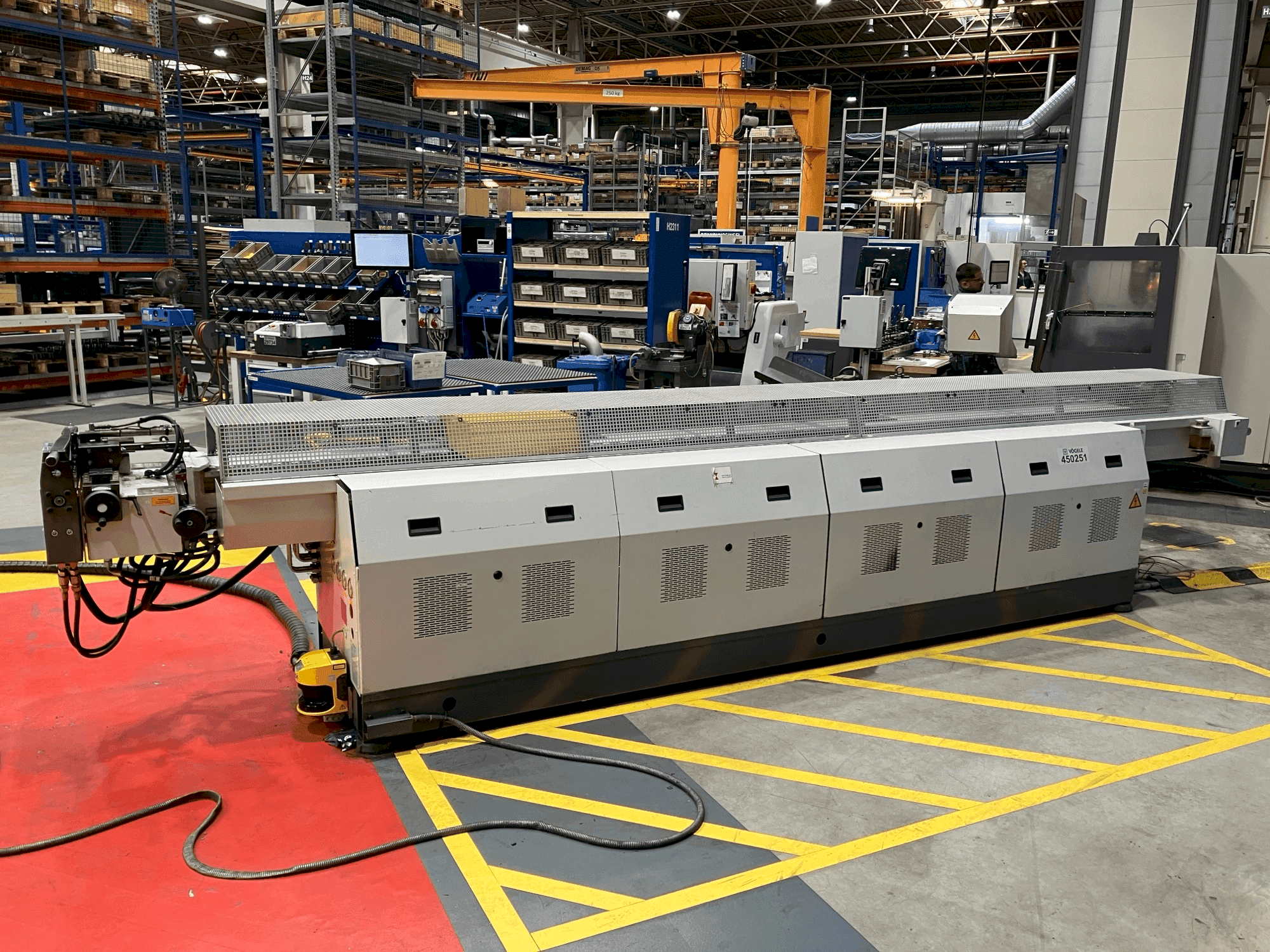 Čelní pohled na TRACTO-TECHNIK Tubotron 30 CNC stroj