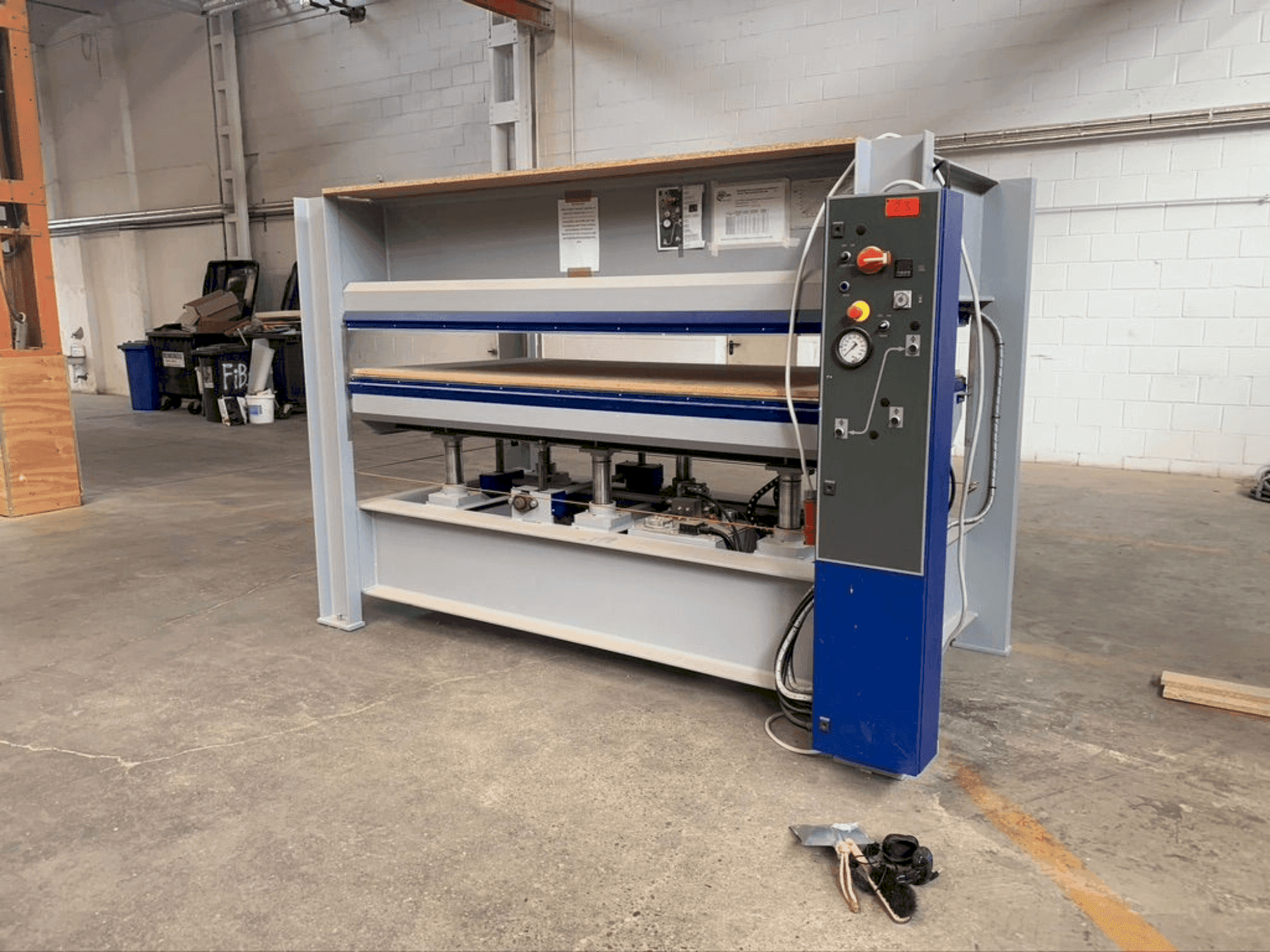 Čelní pohled na FORMAT4 HVP Typ 4 stroj