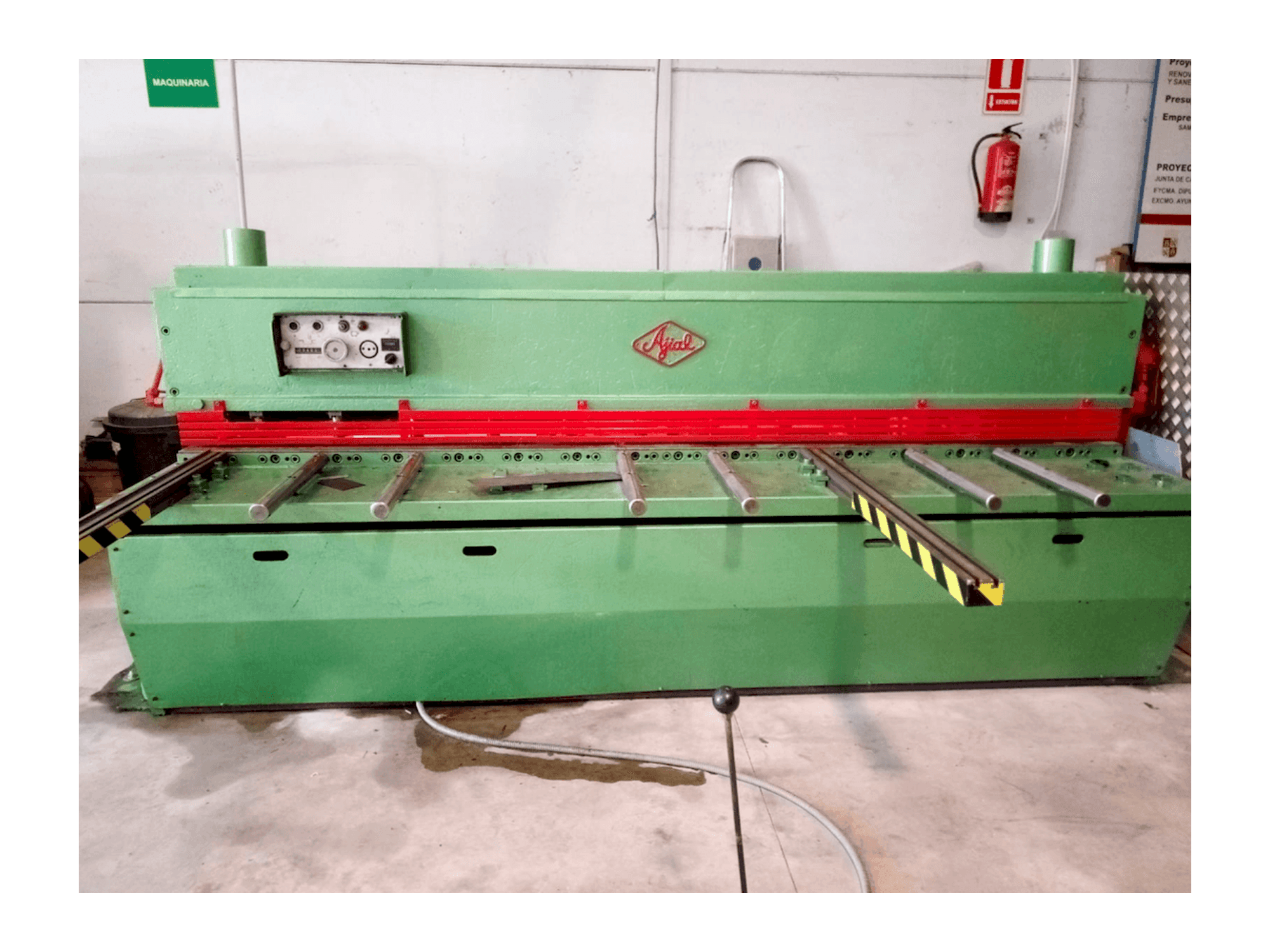 Čelní pohled na Ajial 630 CA stroj