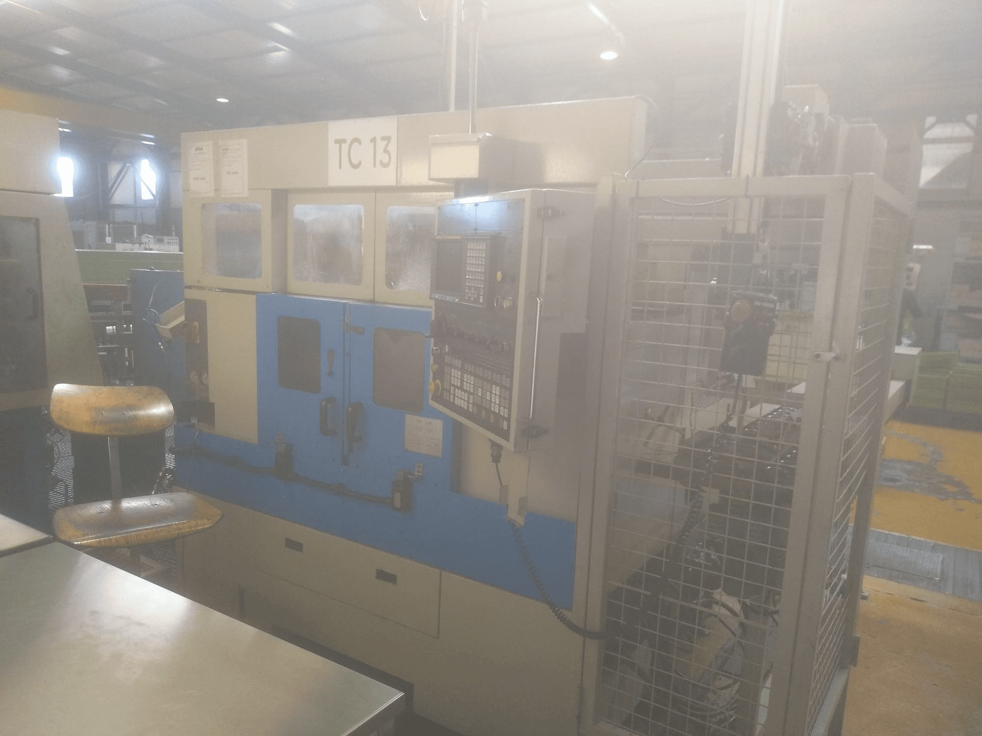 Čelní pohled na Muratec MW12 stroj