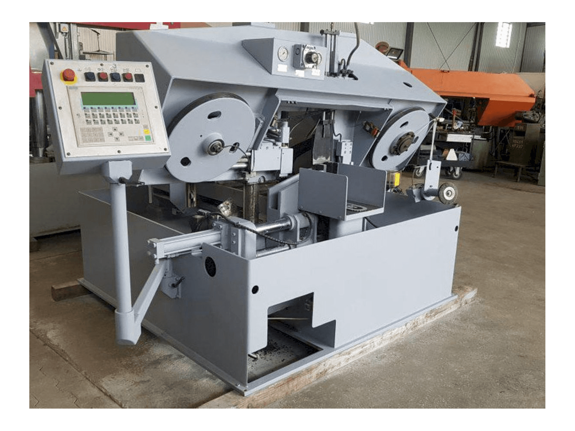 Čelní pohled na FORTE SBA 271 stroj