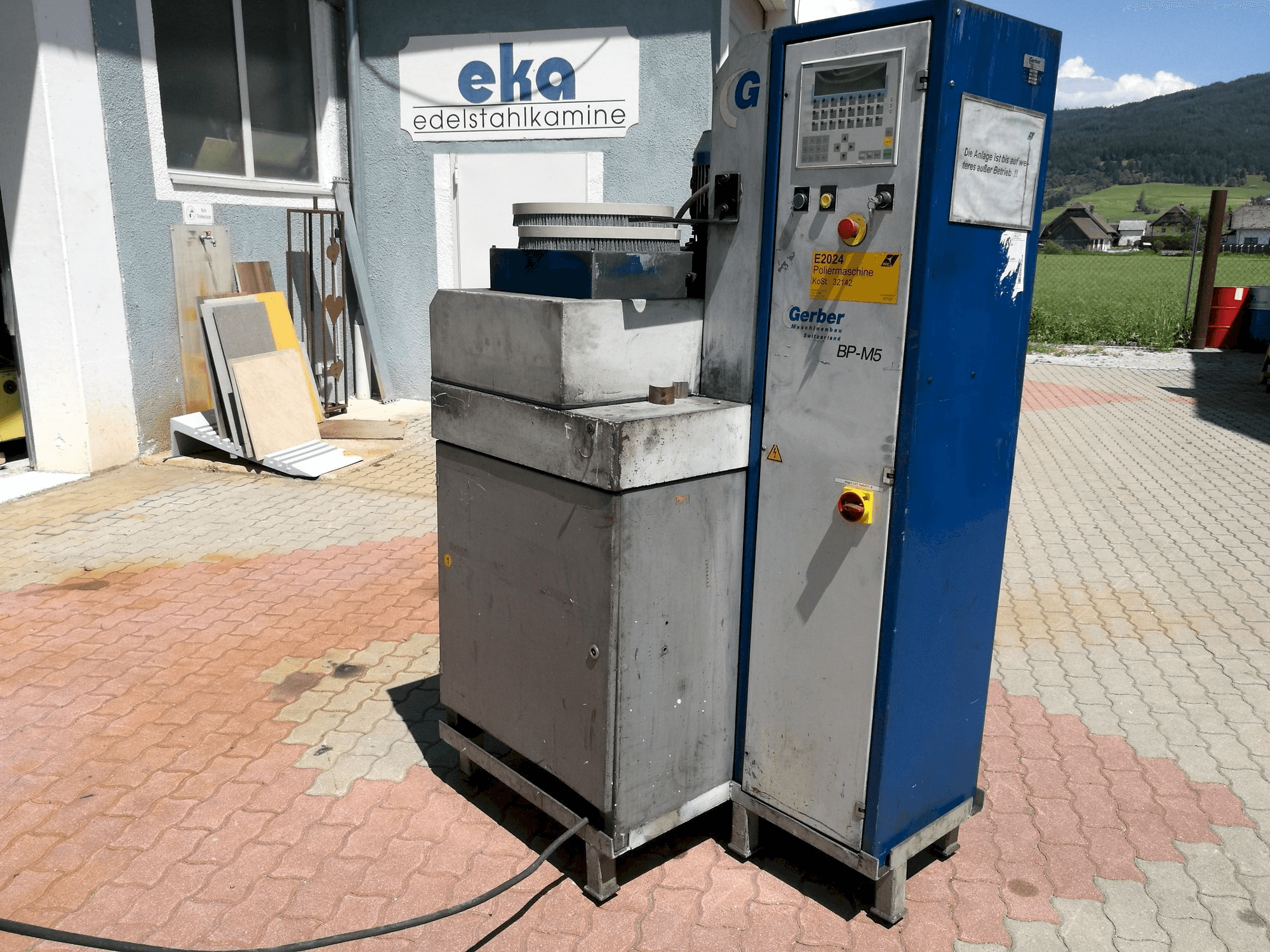 Čelní pohled na Gerber BP-M5 stroj