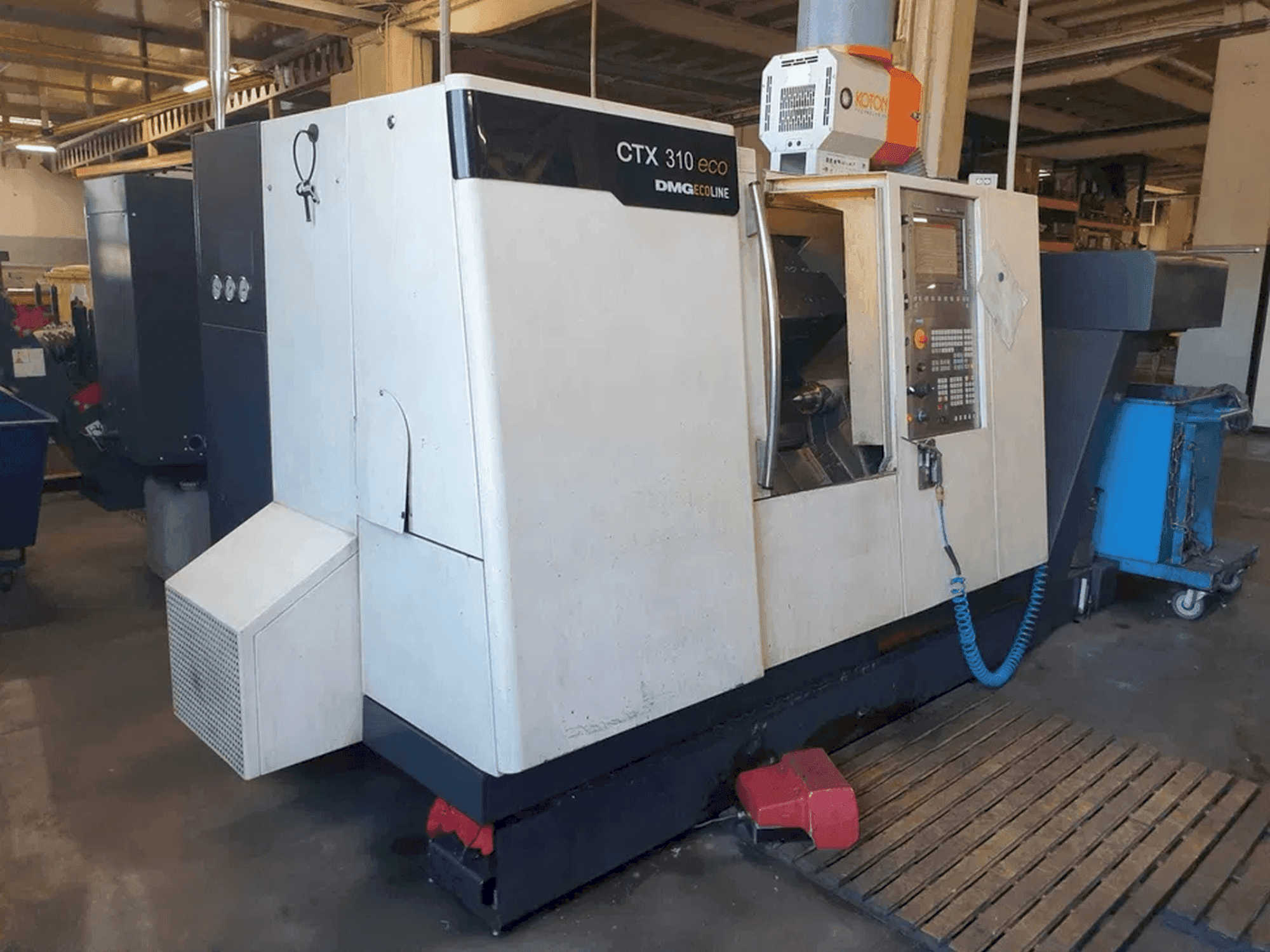 Čelní pohled na DMG CTX 310 eco stroj