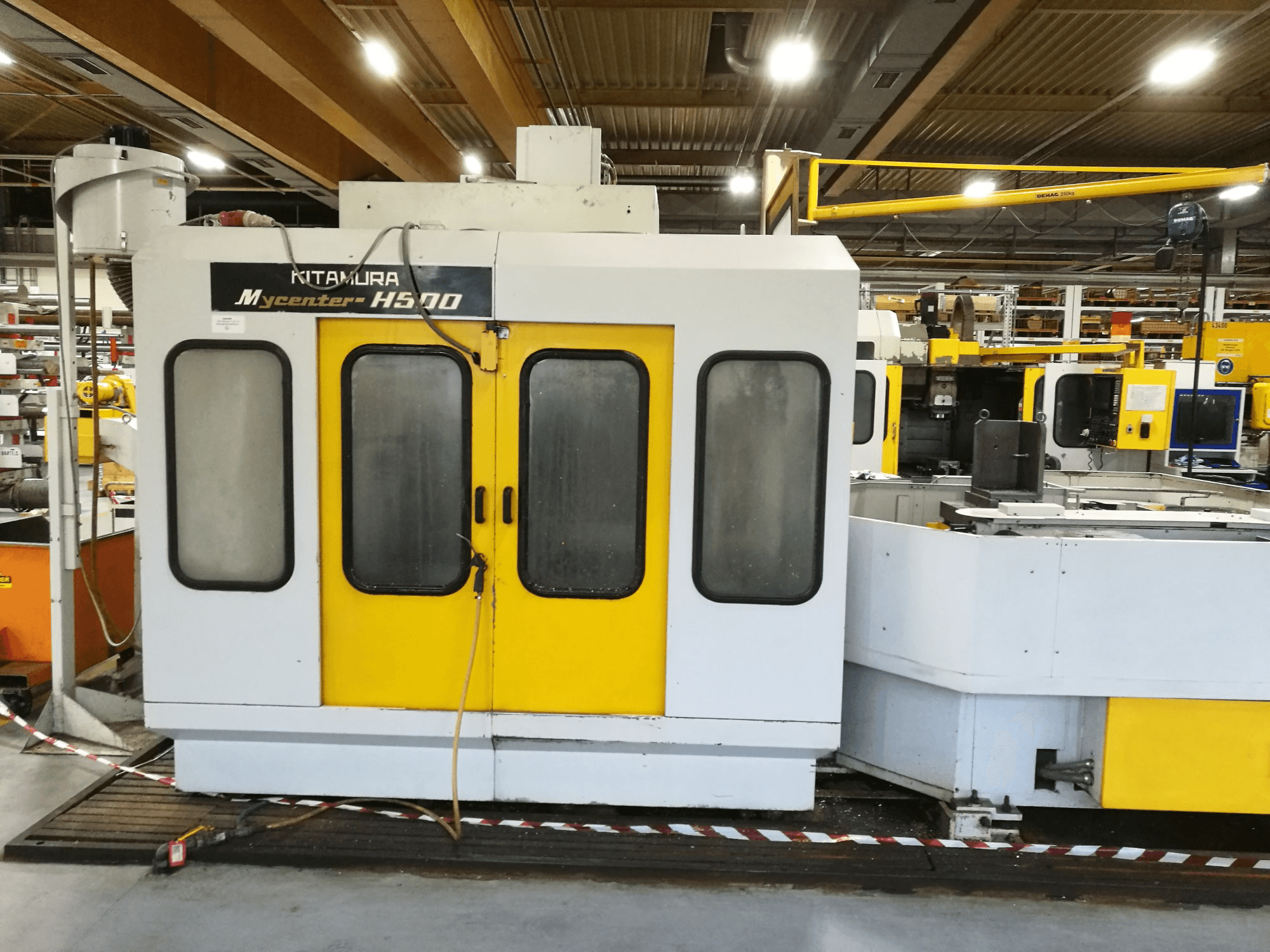 Čelní pohled na Kitamura Mycenter H500 stroj