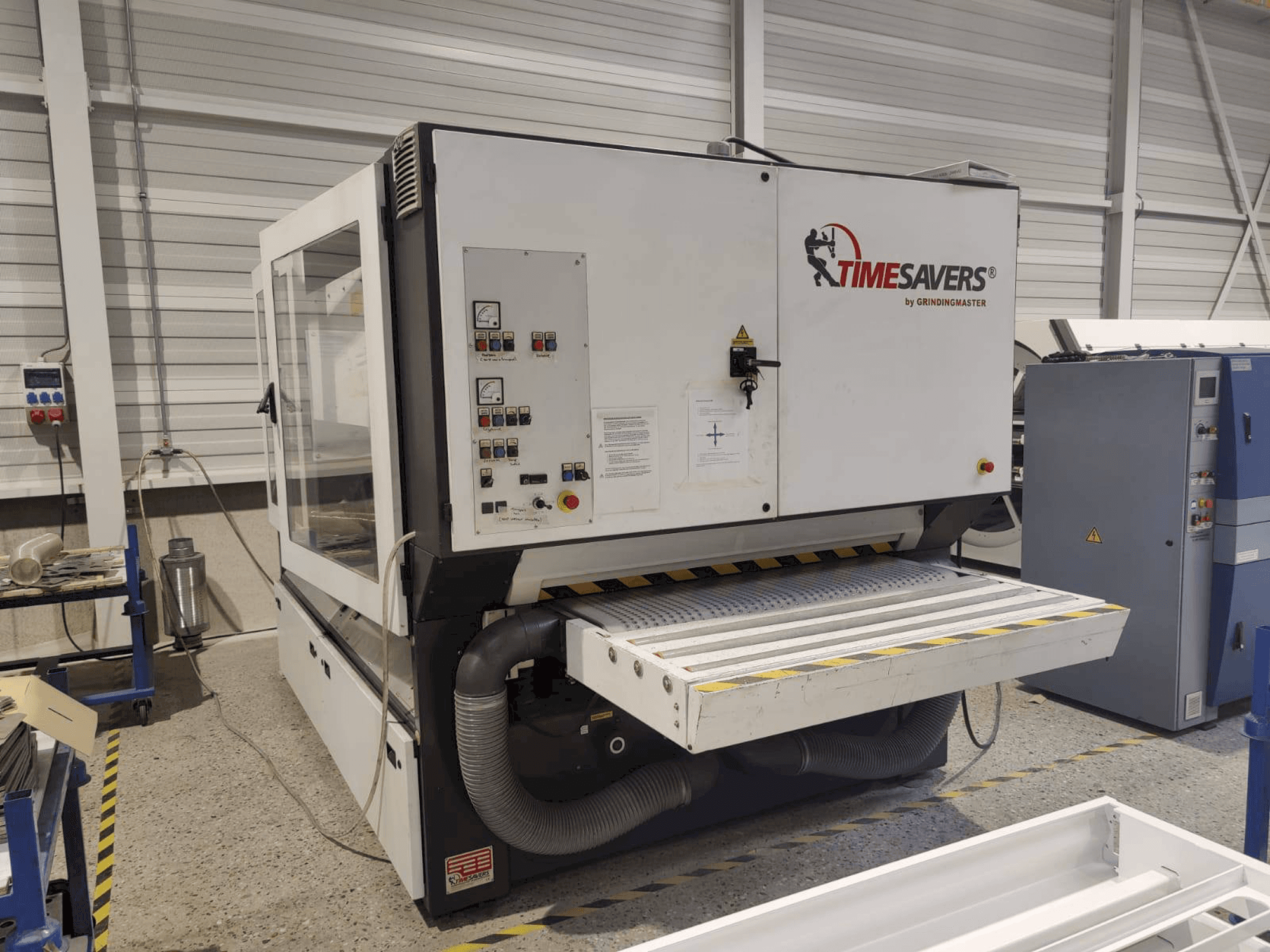 Čelní pohled na TIMESAVERS 42-series-1350-WRB stroj