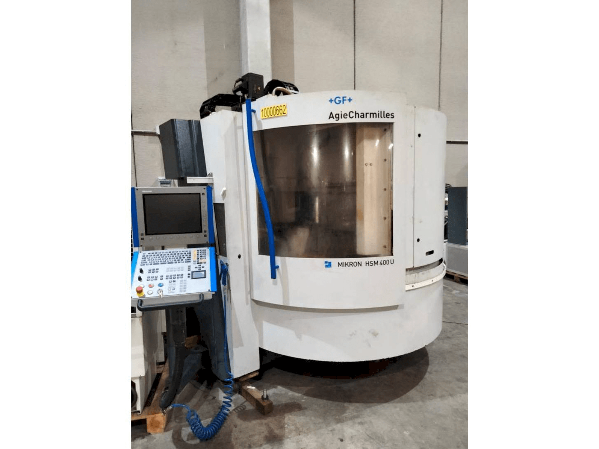 Čelní pohled na MIKRON HSM 400 U stroj