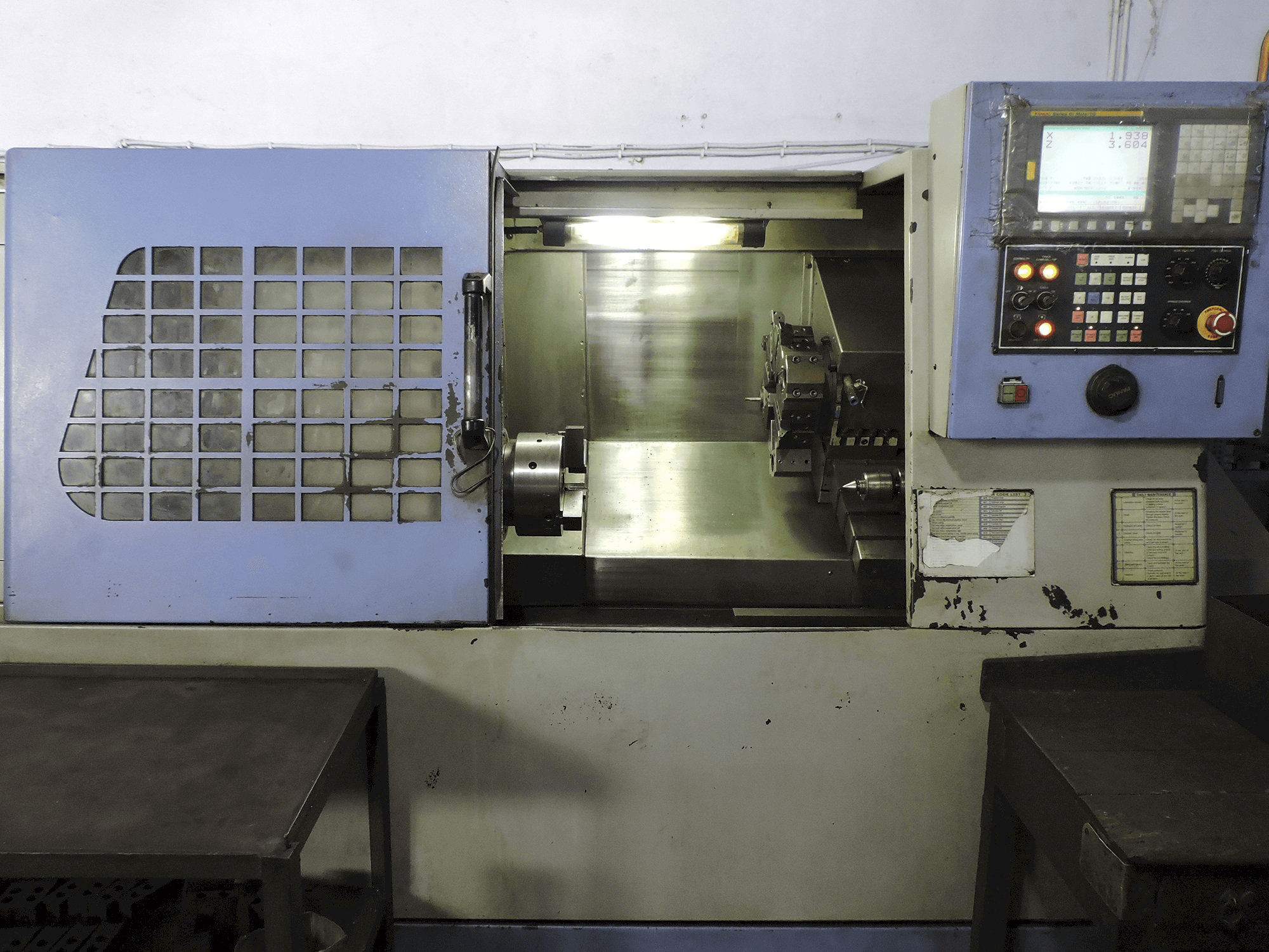 Čelní pohled na Macpower VX-200 stroj