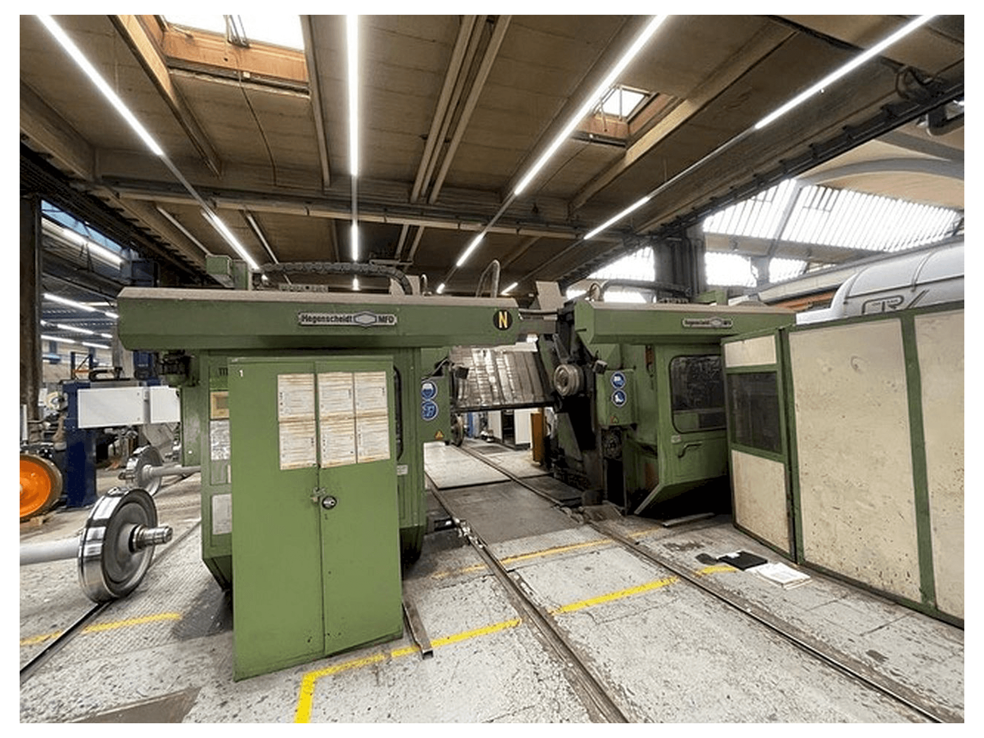 Čelní pohled na Hegenscheidt PN 190 stroj