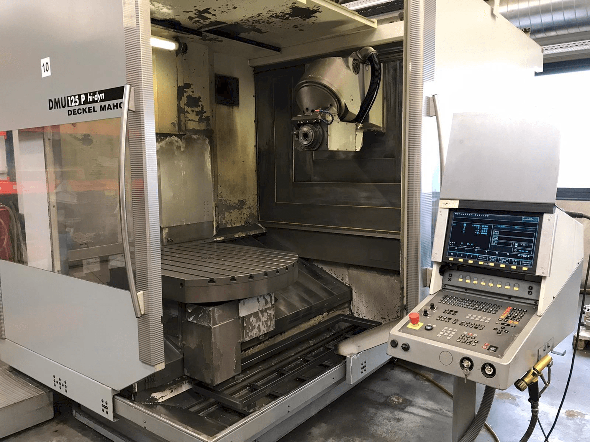 Čelní pohled na DECKEL MAHO DMU 125 P Hi-dyn stroj