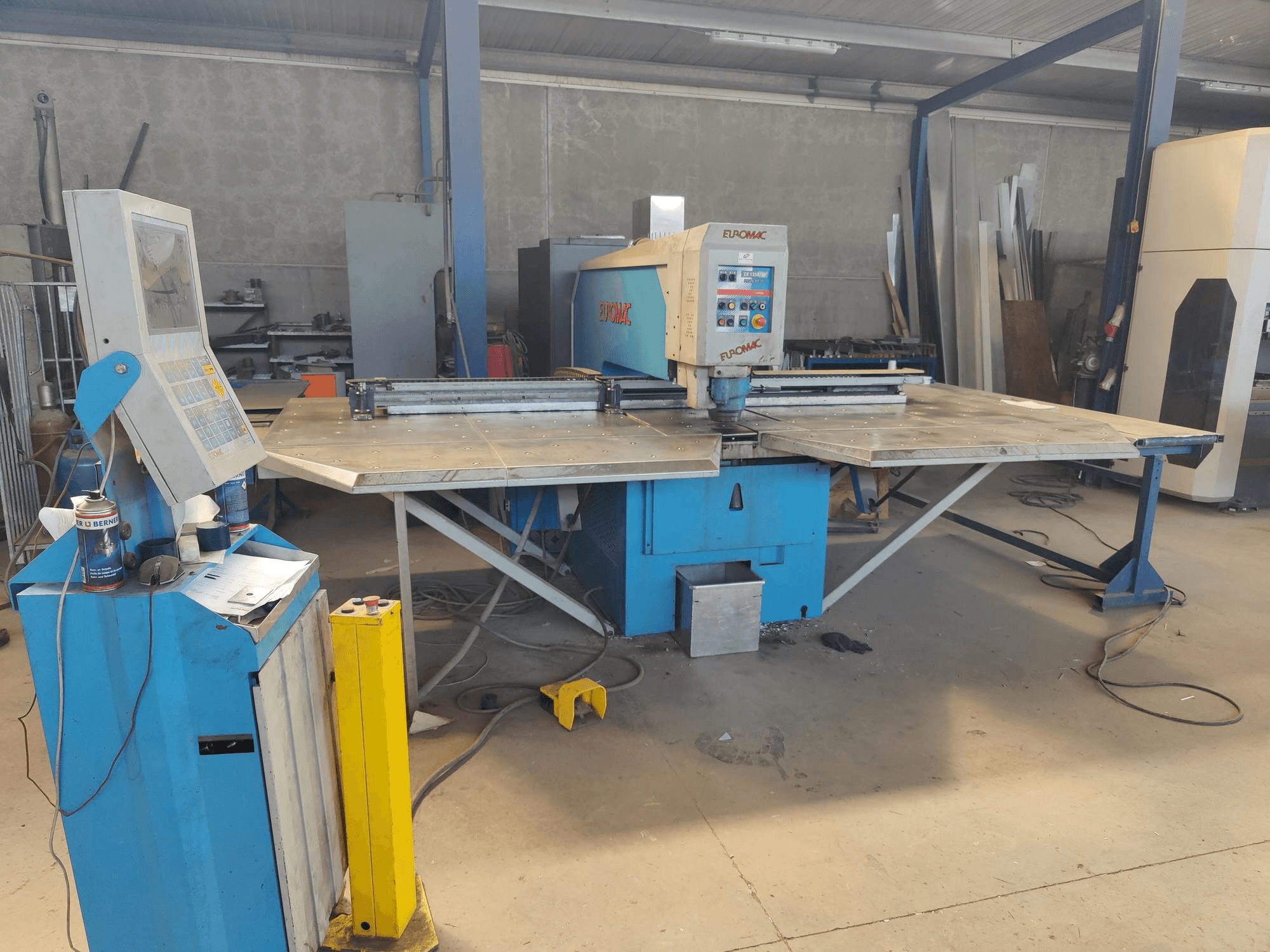 Čelní pohled na Euromac Z/1250/30 stroj