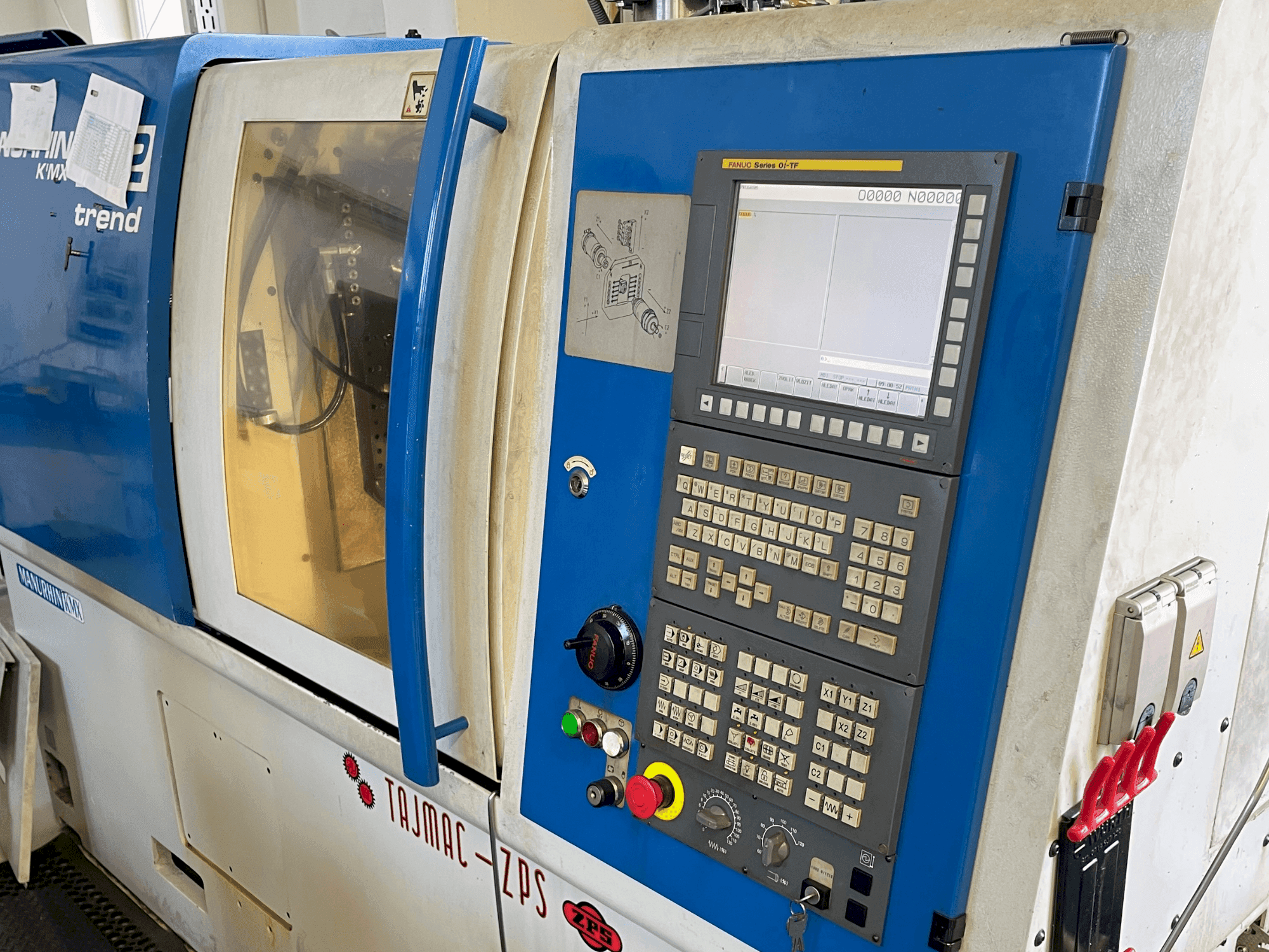 Čelní pohled na Manurhin K'MX 532 TREND stroj