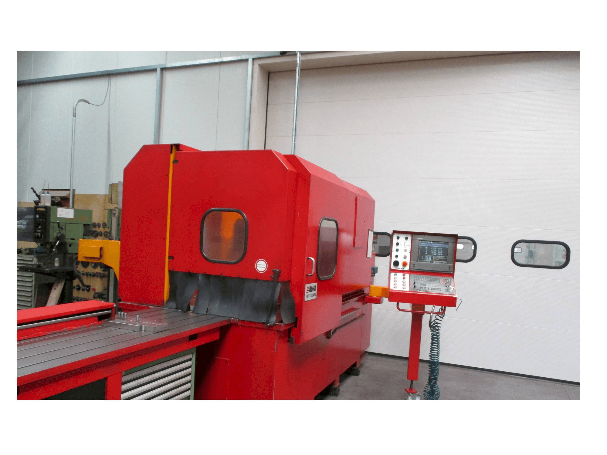 Čelní pohled na ALMA SWITZERLAND Alma Hbz-500 stroj