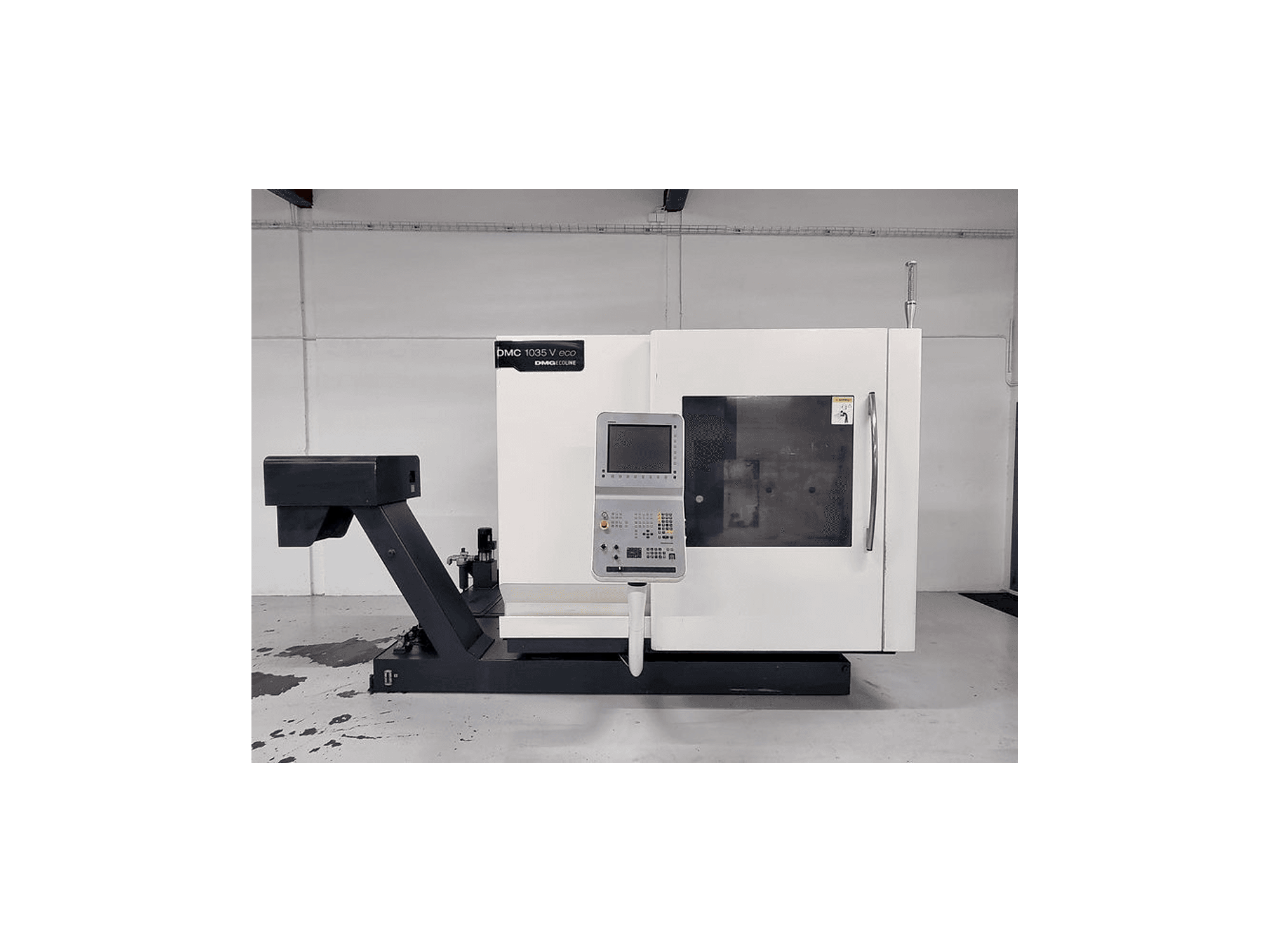 Čelní pohled na DMG MORI DMC 1035 V eco stroj