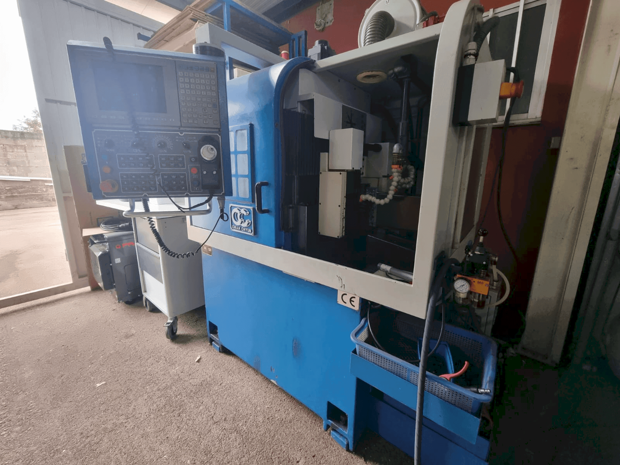 Čelní pohled na Chiah-Chyun CY-32M stroj