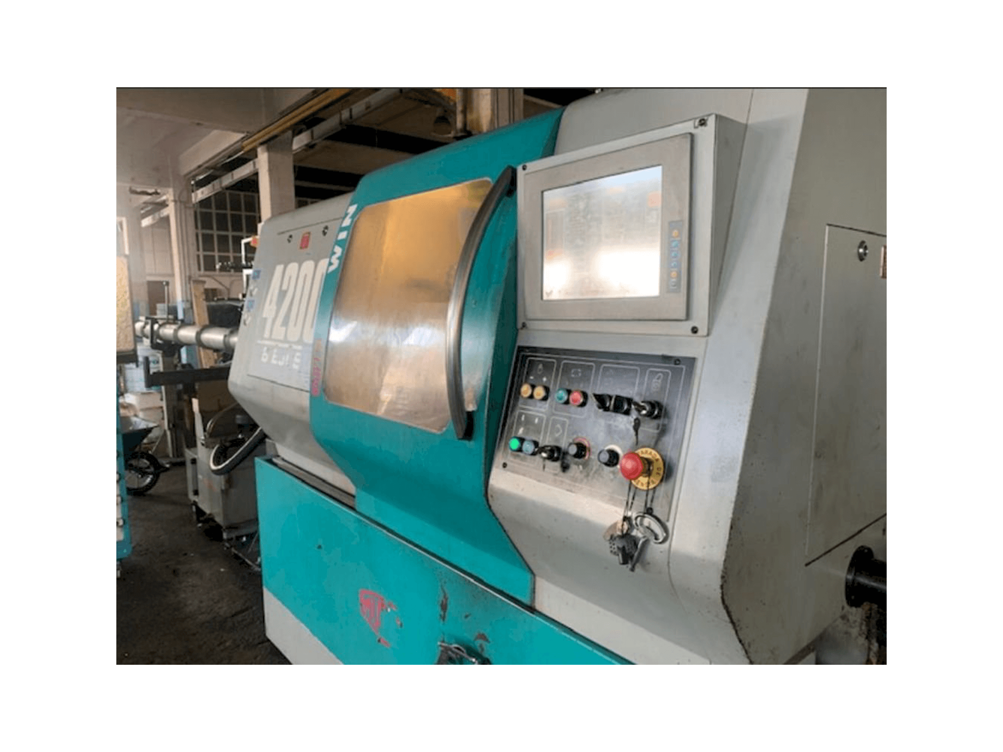 Čelní pohled na Mupem Win 4200 stroj