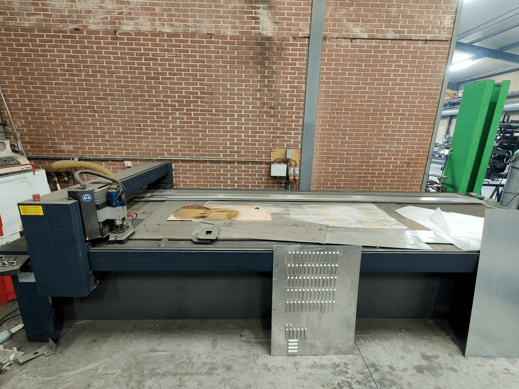 Čelní pohled na Feneko R500 stroj