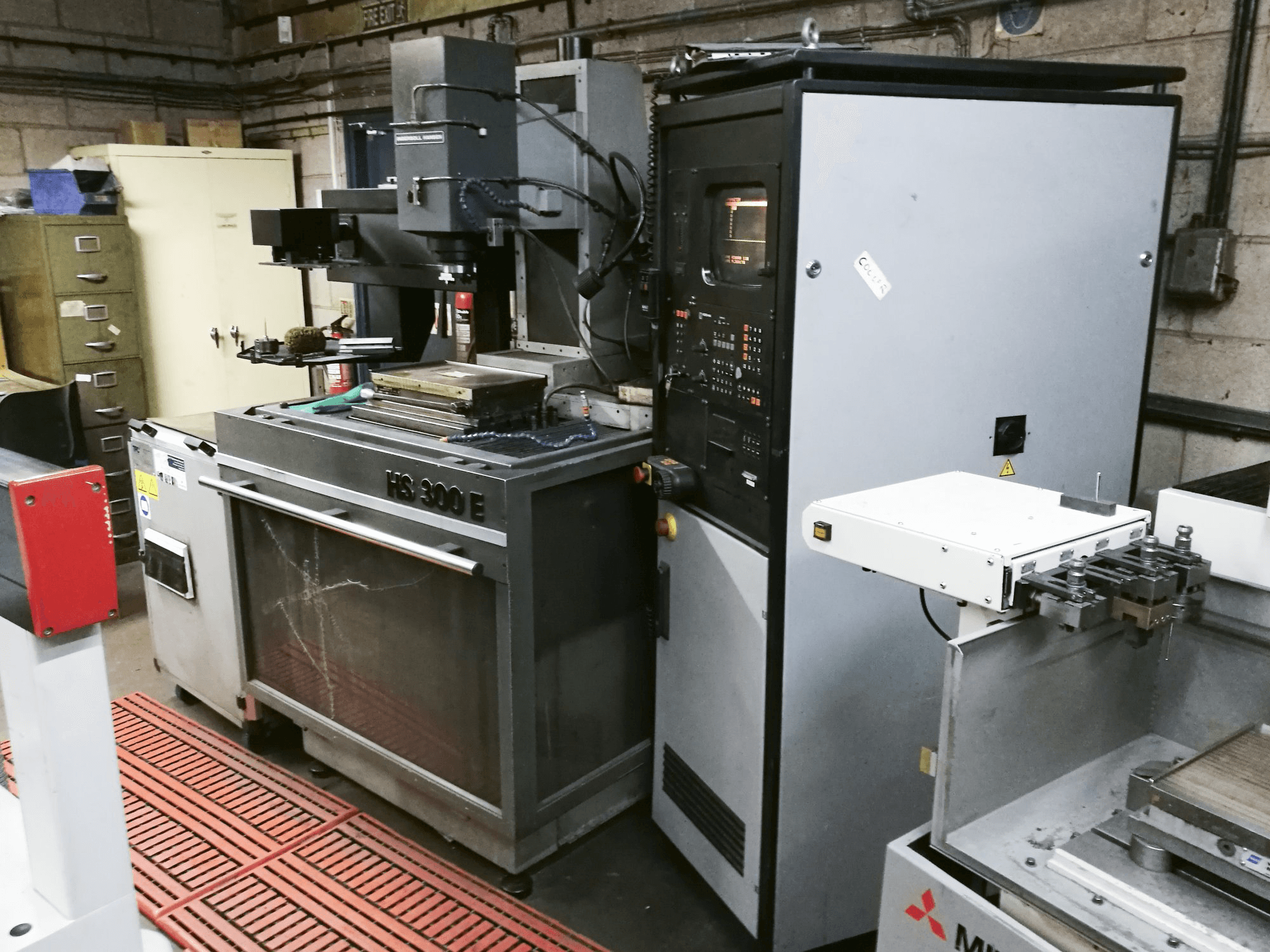 Levý pohled na INGERSOLL HANSEN HS 300 E stroj