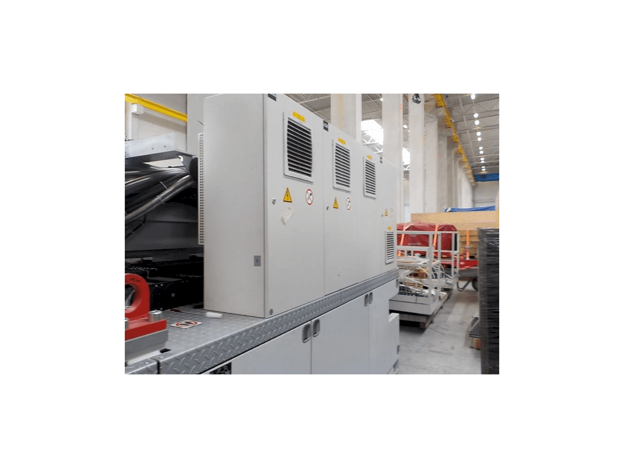 Čelní pohled na Krauss Maffei 1600/6100 MX stroj