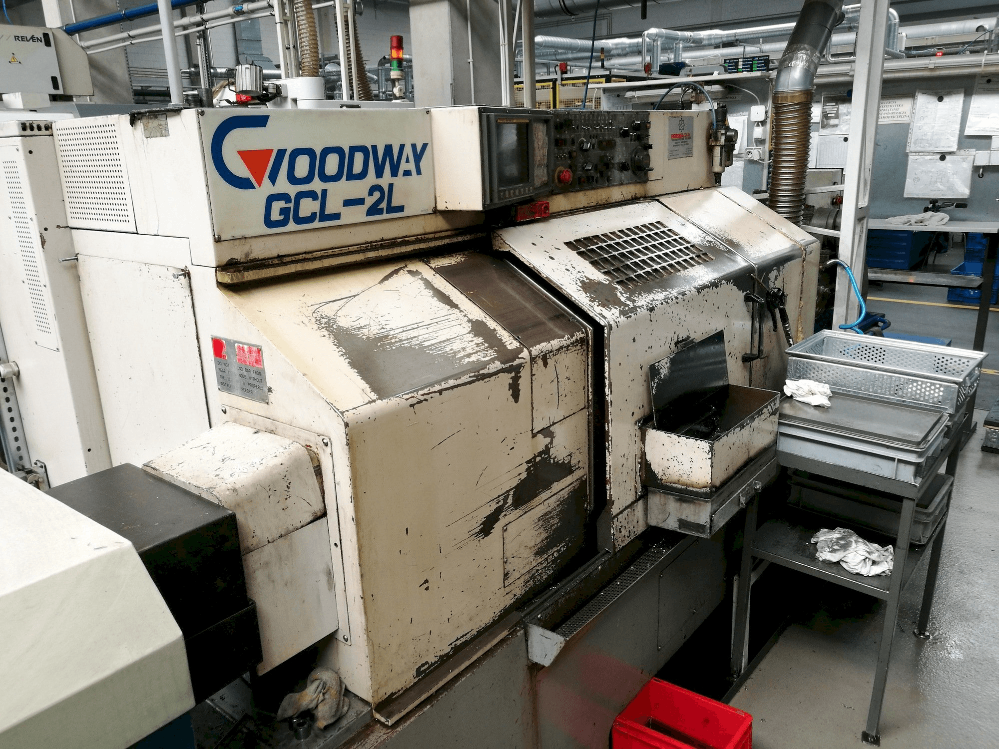 Čelní pohled na Goodway GCL-2L stroj