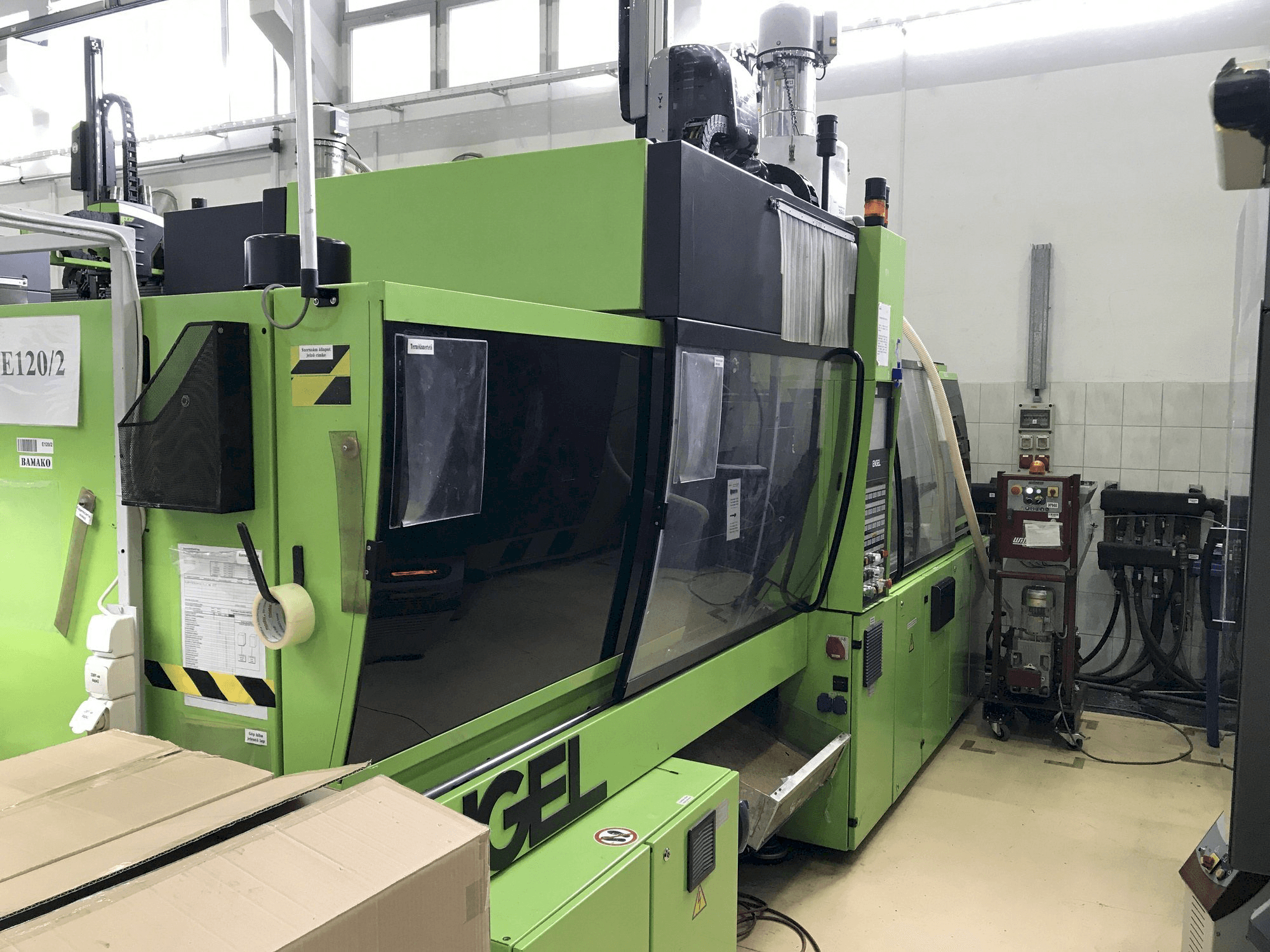 Čelní pohled na ENGEL VC 500/120 Plus stroj