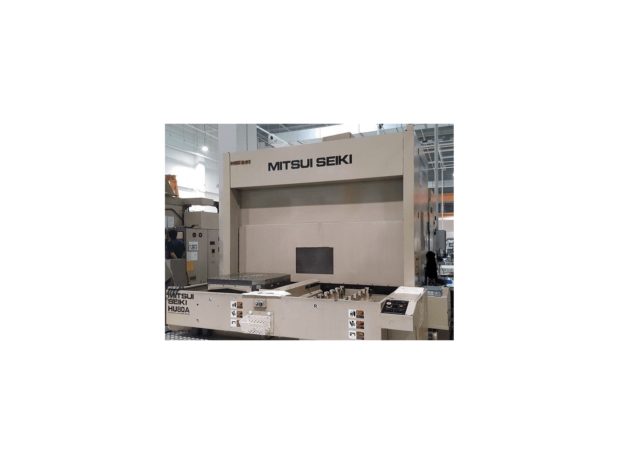 Čelní pohled na Mitsui Seiki HU80A stroj