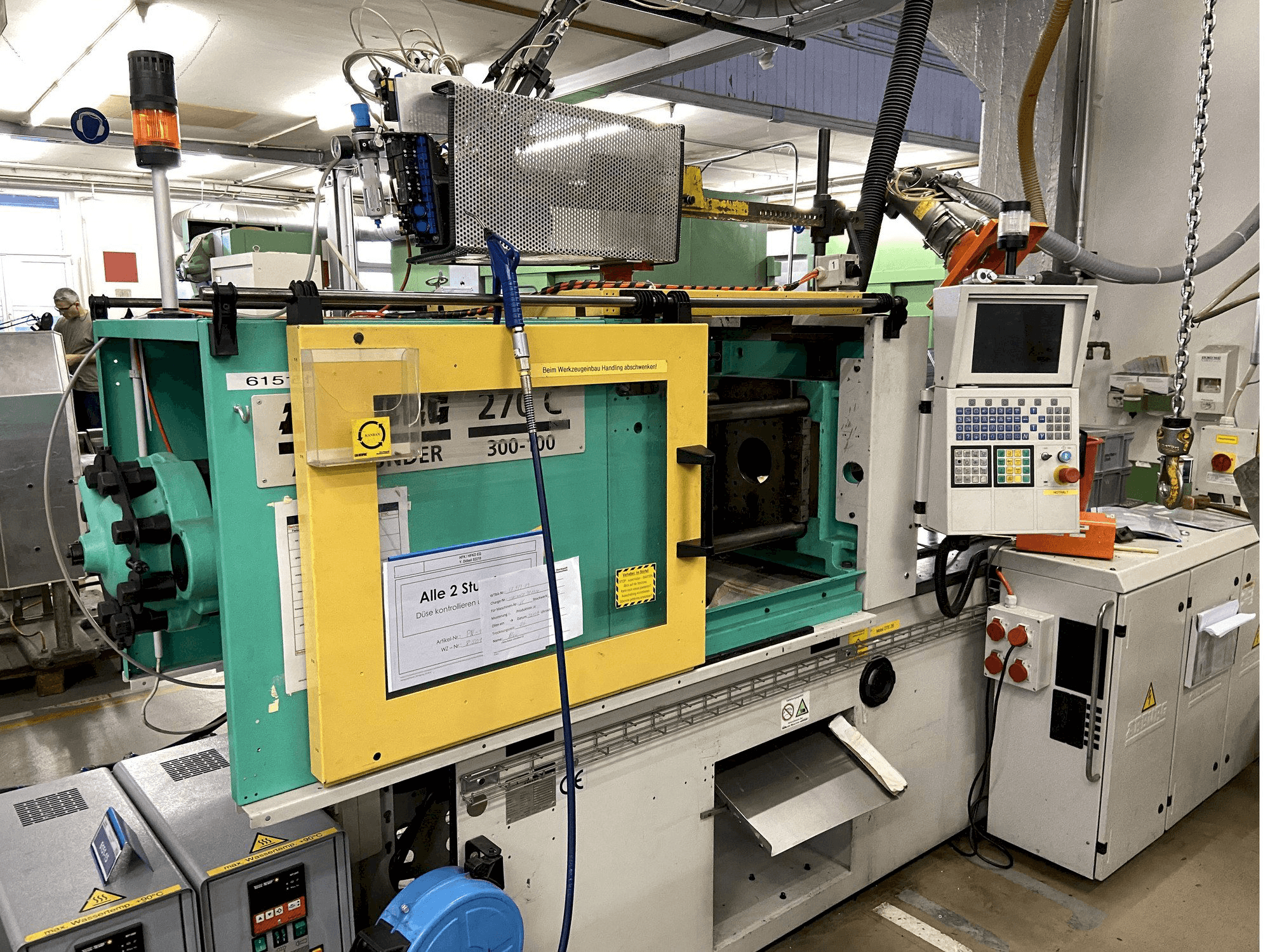 Čelní pohled na Arburg ALLROUNDER 270 C 300 - 100 stroj