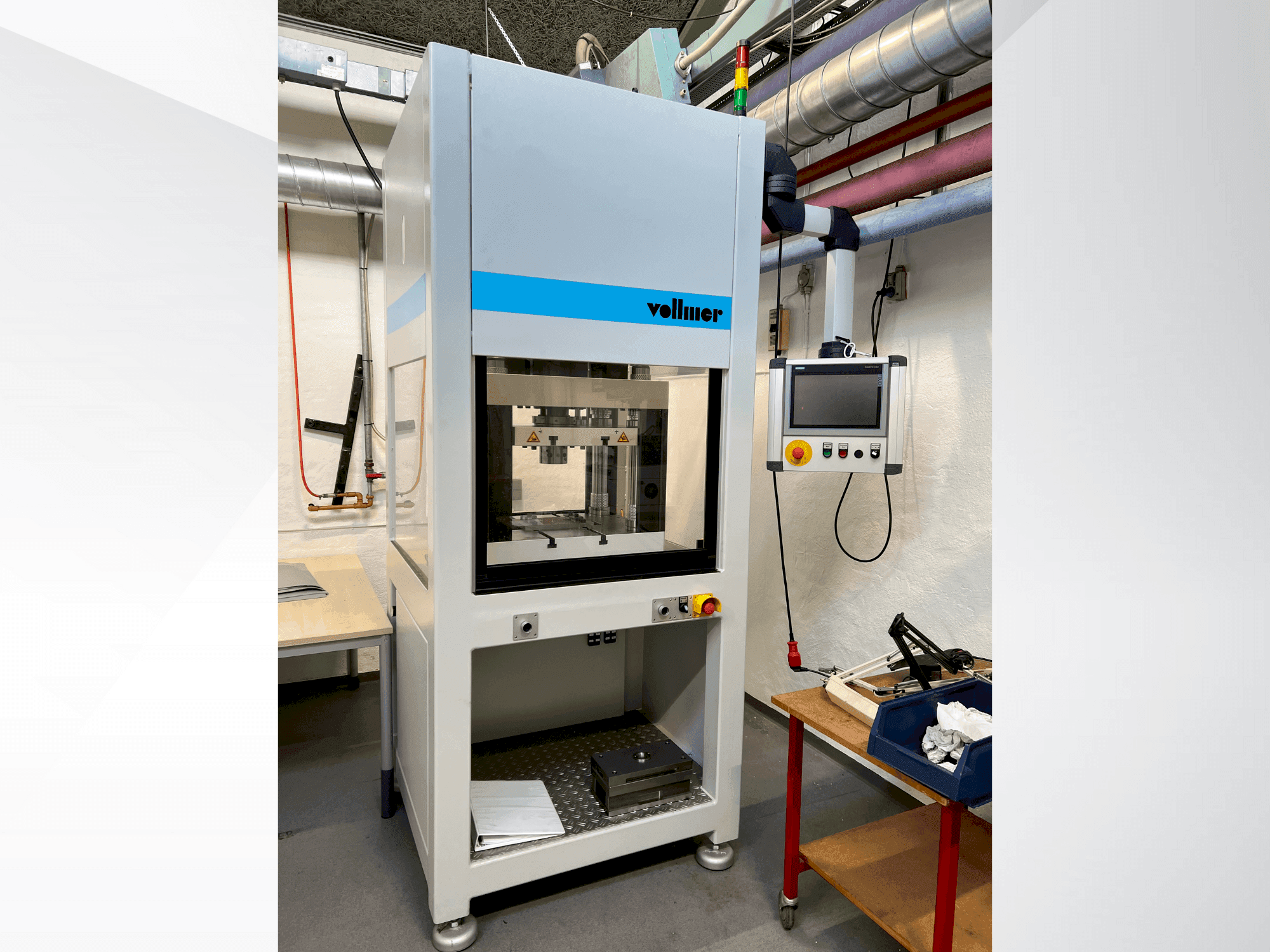 Čelní pohled na VOLLMER W 2506 stroj