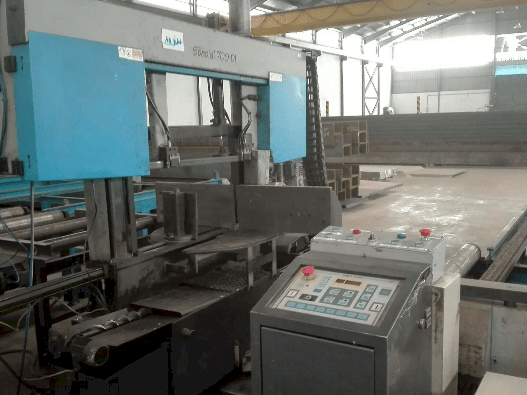 Čelní pohled na Macc Special 700 DI stroj