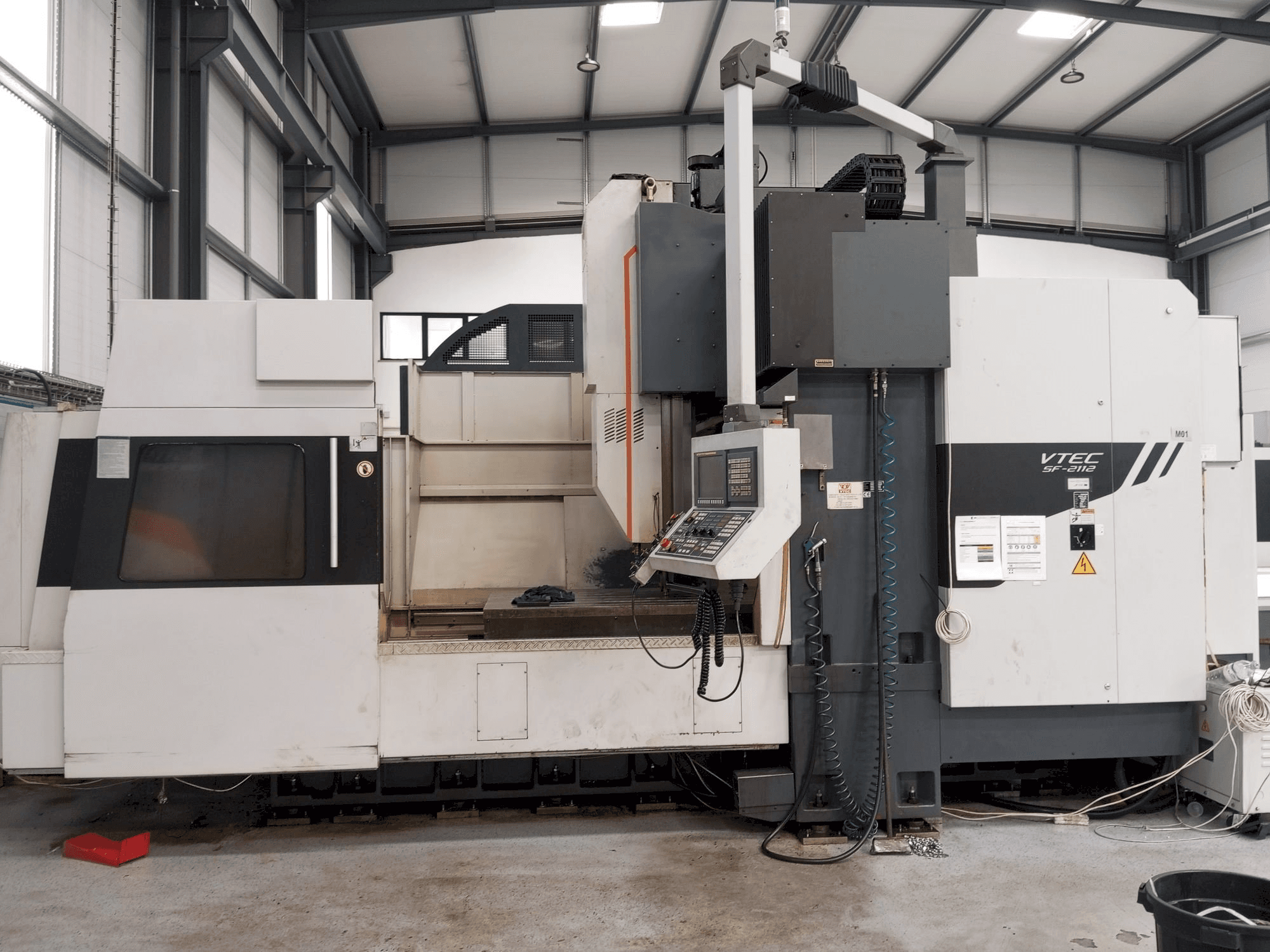 Čelní pohled na Vision Wide VTEC SF-2112 stroj