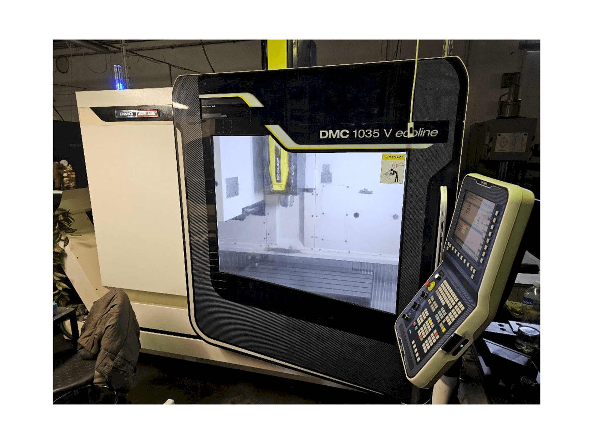 Čelní pohled na DMG DMC 1035 V ecoline stroj