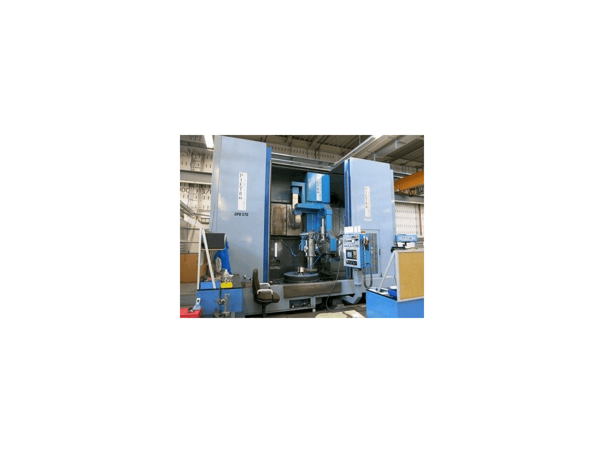 Čelní pohled na PIETRO CARNAGHI ATF 8 SH stroj