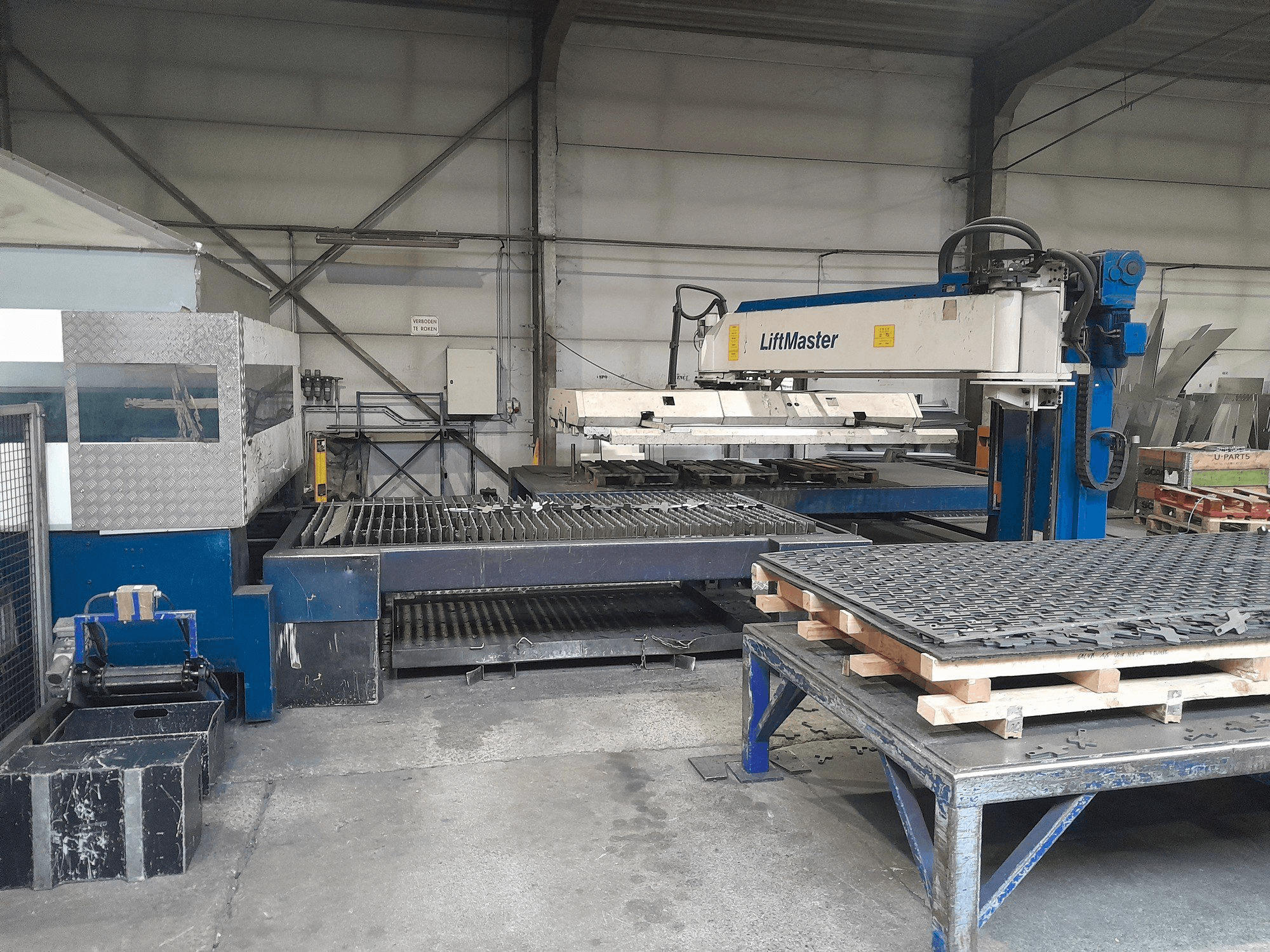 Čelní pohled na Trumpf TruLaser 3030+ Liftmaster stroj