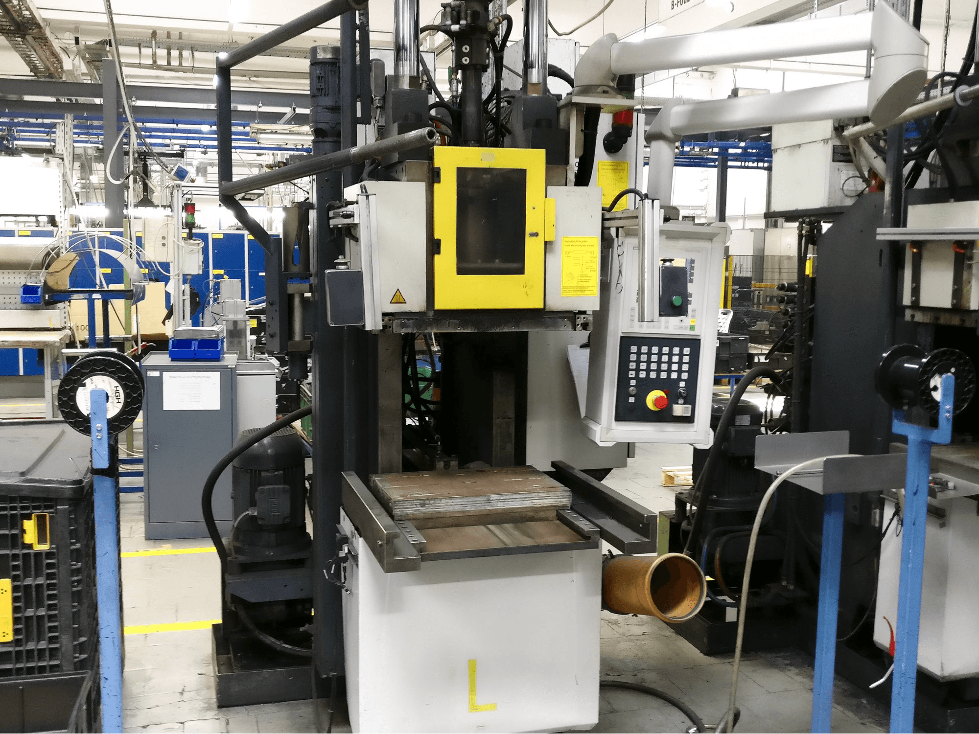 Čelní pohled na Kloeckner Desma 956.050 ZO stroj