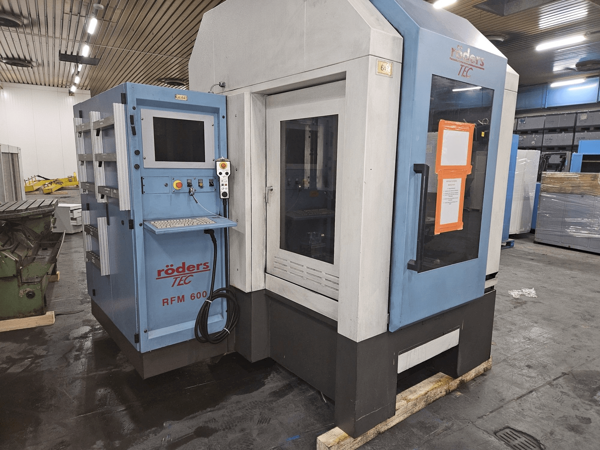 Čelní pohled na RÖDERS RFM 600/2 stroj