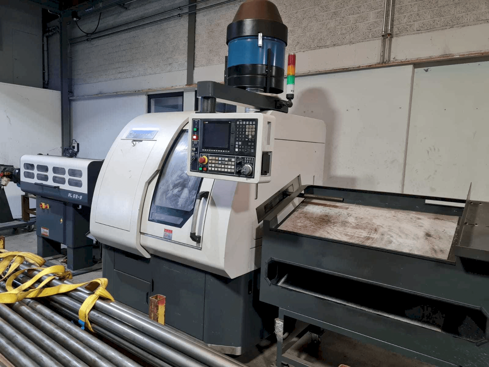 Čelní pohled na Ray Feng RC32 stroj