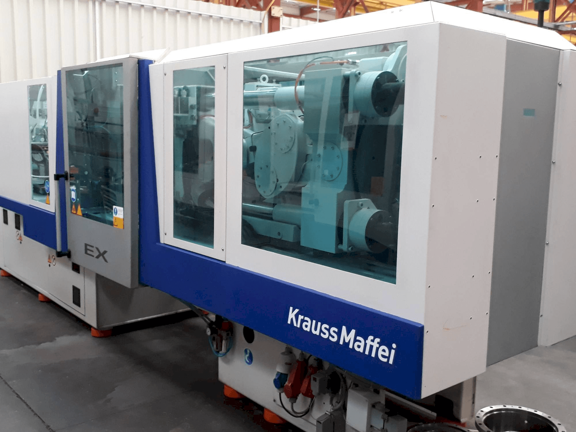 Čelní pohled na Krauss Maffei 160-750 EX stroj