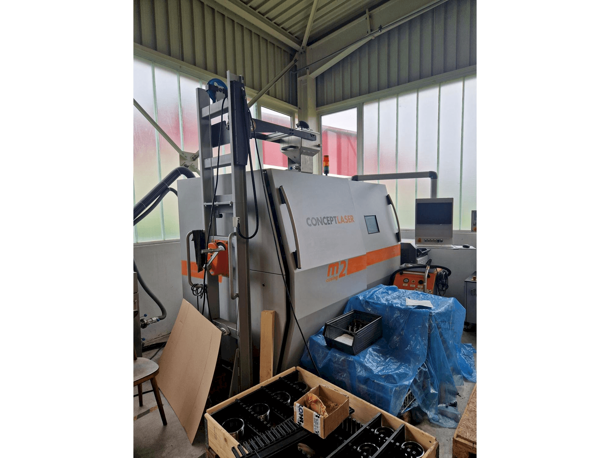 Čelní pohled na CONCEPT LASER M2 cusing stroj