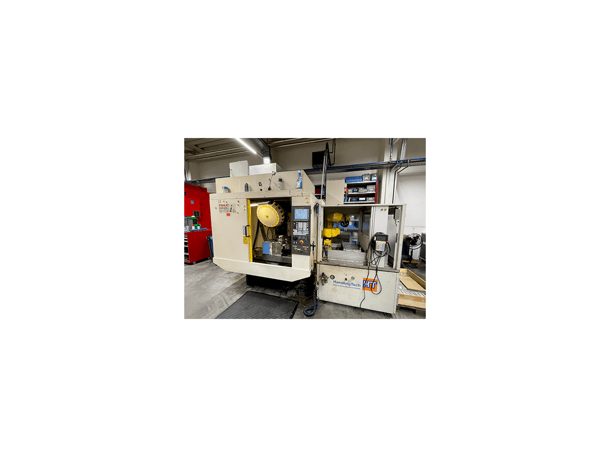 Čelní pohled na FANUC Robodrill Alpha-T21iEL stroj