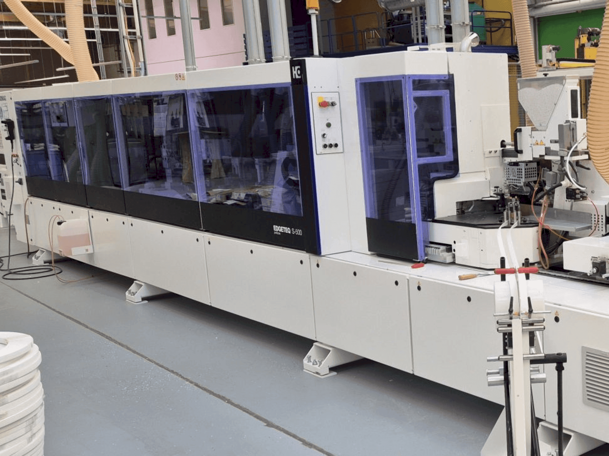 Čelní pohled na HOMAG EDGETEC S-500 stroj