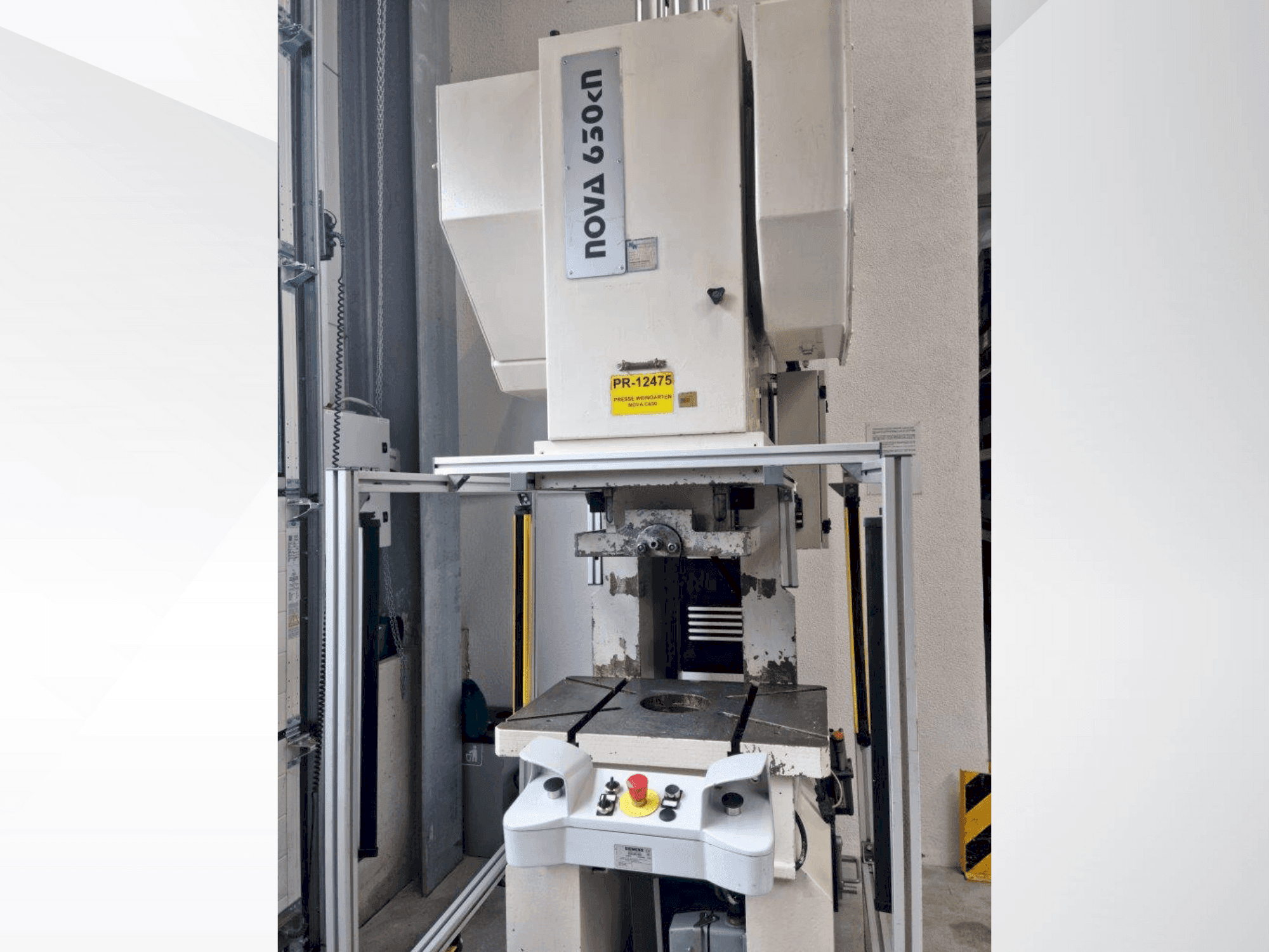 Čelní pohled na BEUTLER Nova C630kN stroj