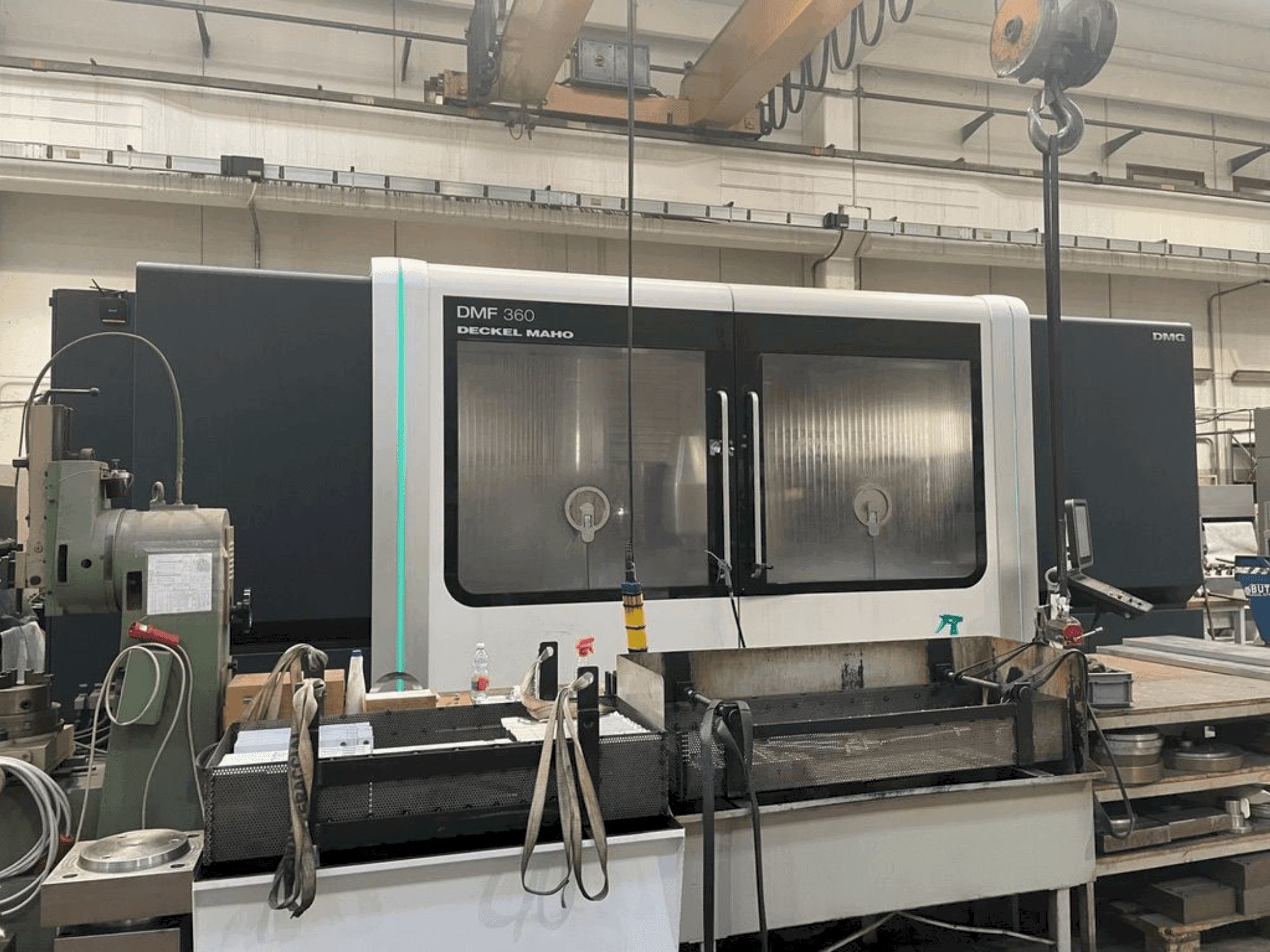 Čelní pohled na DMG DMF 360 stroj