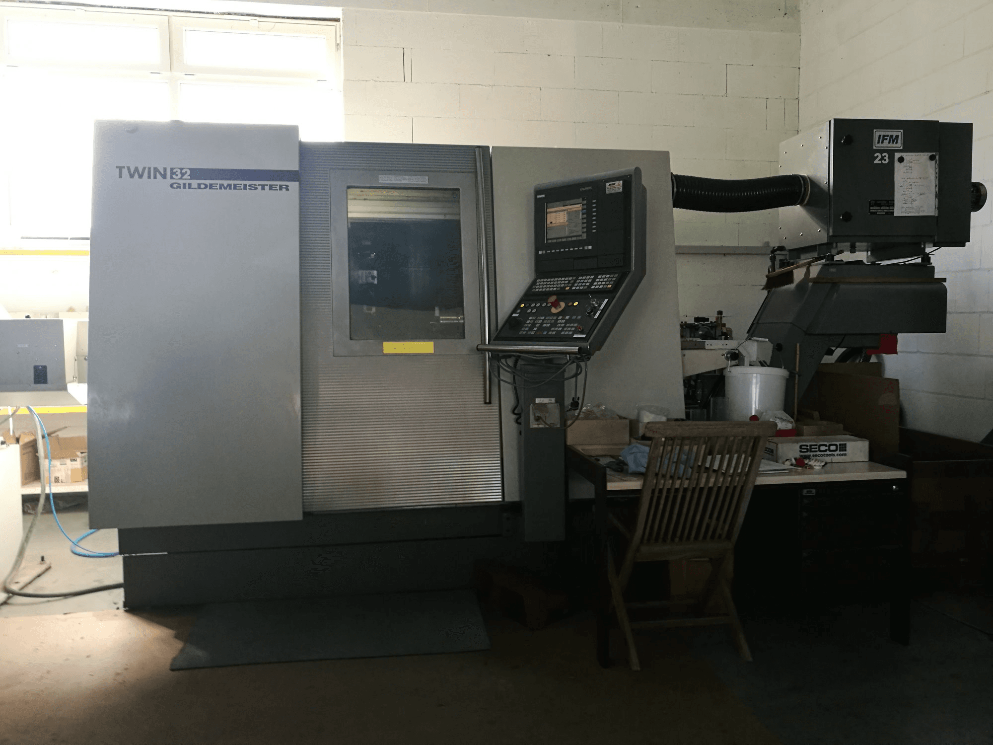 Čelní pohled 2 na Gildemeister TWIN 32 stroj