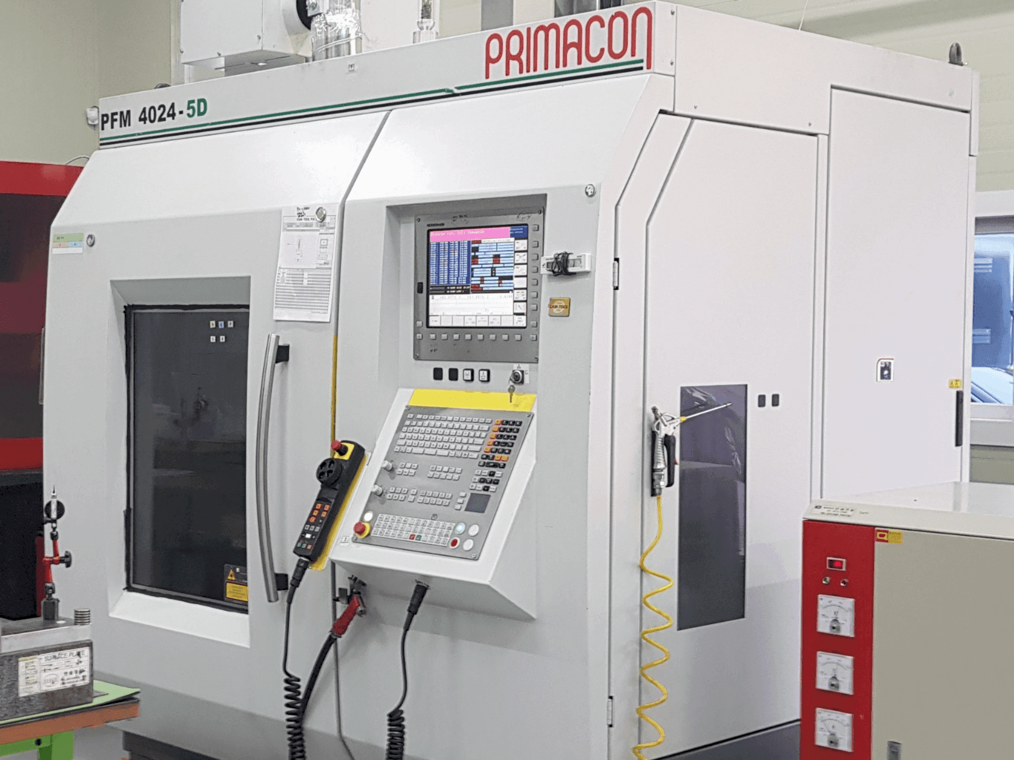 Čelní pohled na PRIMACON PFM 4024 stroj